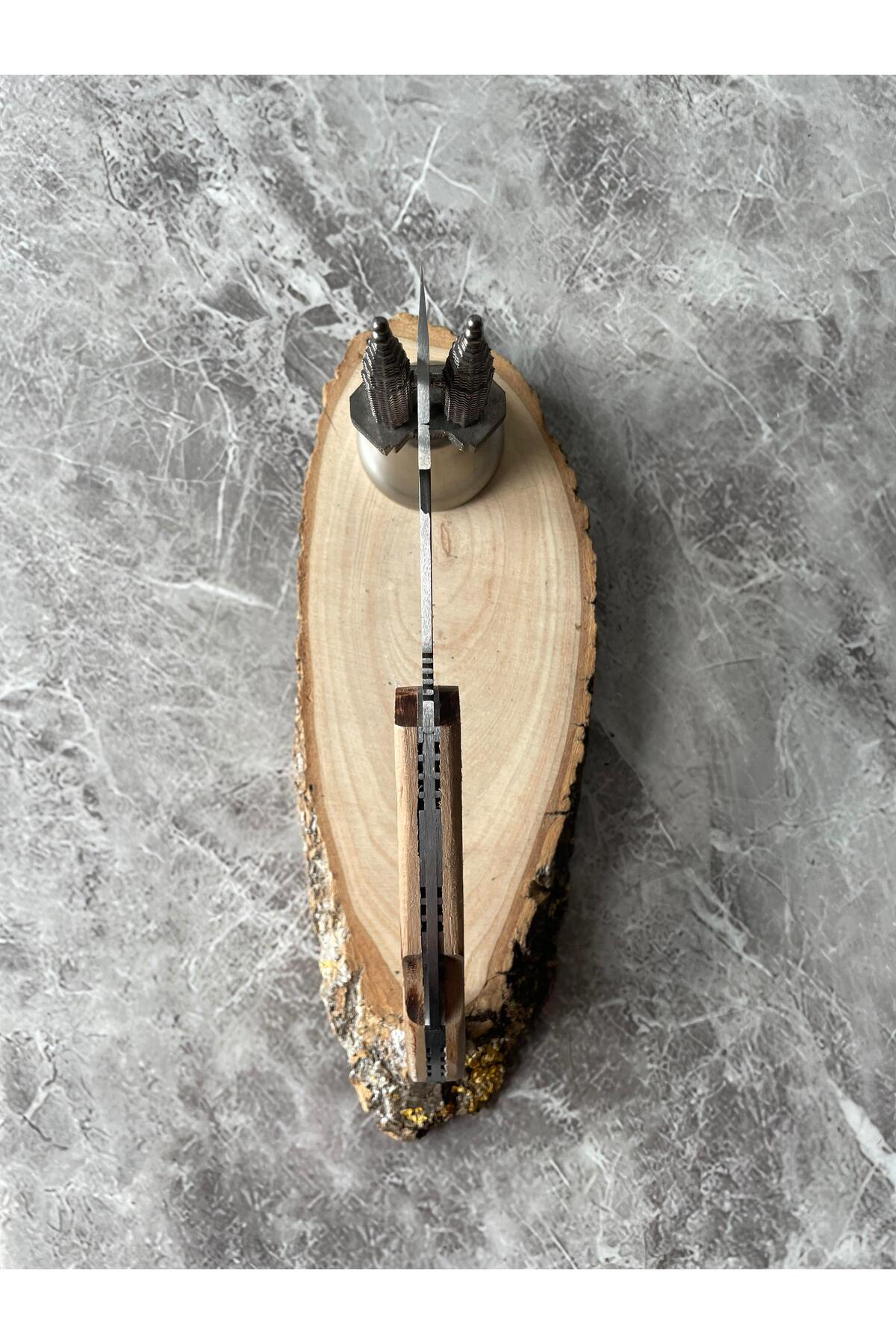 Ceviz Parmak Tutmalı Kabzeli Kamp Çakısı – 9 cm Namlu – Sırttan K