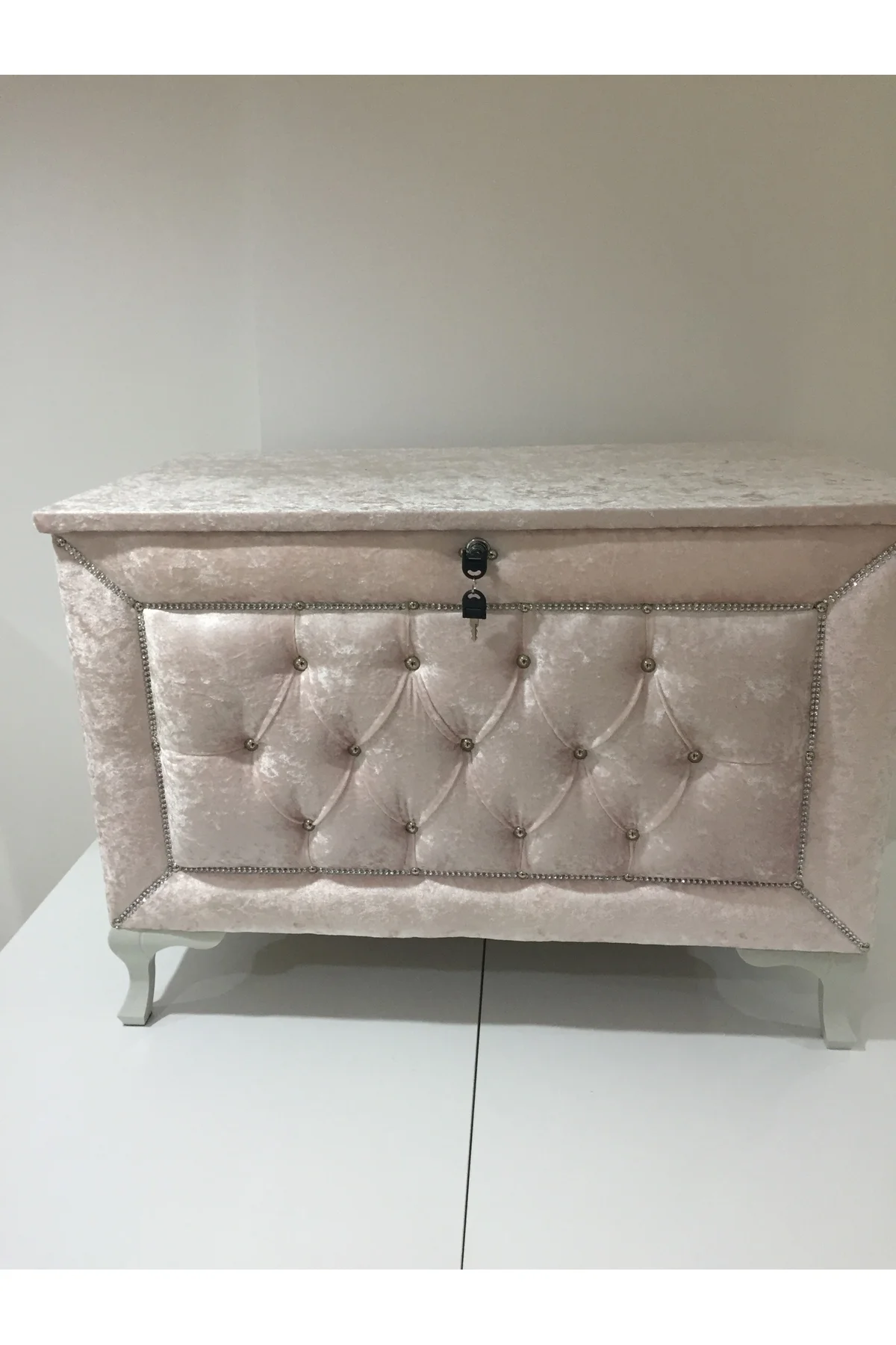 Çeyiz 13232 SANDIK Kapitone Büyük 3lü Model PEMBE Kadife Kumaş İçi Tela El Yapım Çeyiz 13232 SANDIK Kapitone Büyük 3lü Model PEMBE Kadife Kumaş İçi Tela El Yapım