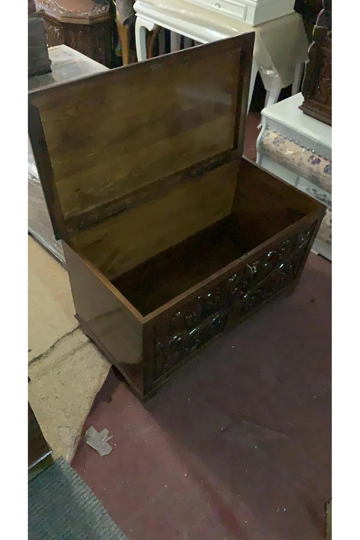 Çeyiz Sandık 12443 Ahşap Kayın El Oymalı Model Kilit Parlak ceviz natüre El Yapım Çeyiz Sandık 12443 Ahşap Kayın El Oymalı Model Kilit Parlak ceviz natüre El Yapım - Görsel 3