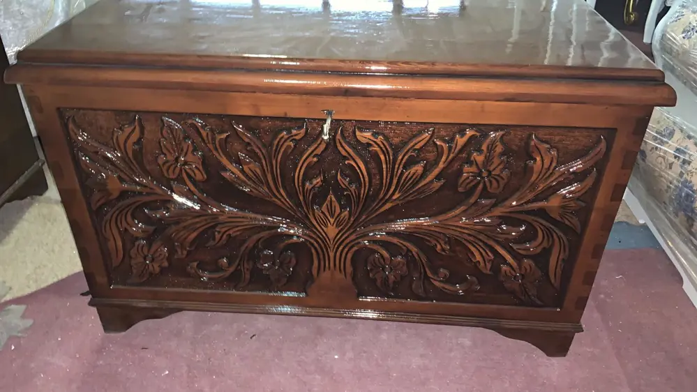 Çeyiz Sandık 12443 Ahşap Kayın El Oymalı Model Kilit Parlak ceviz