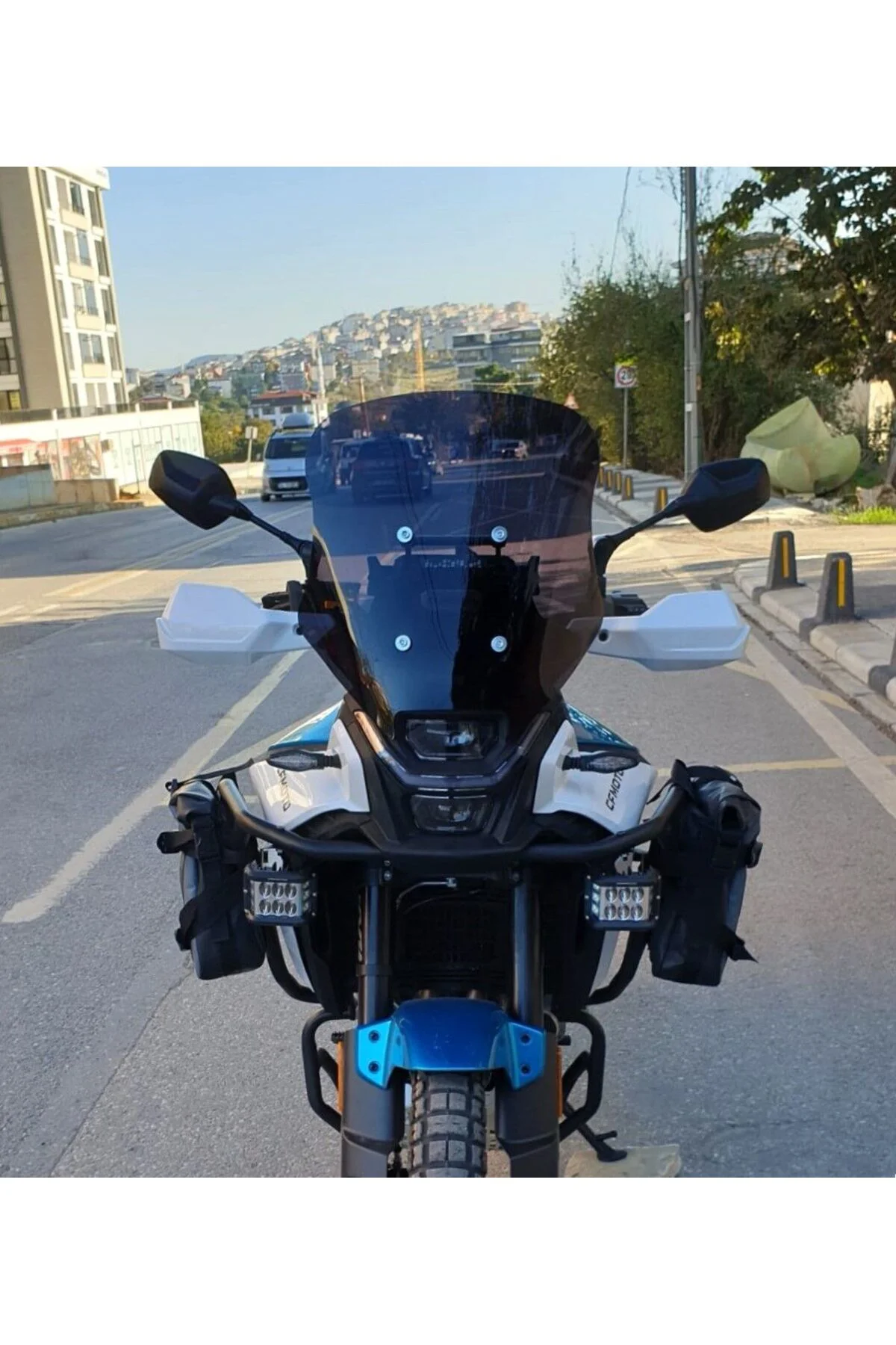 CF Moto 450 MT Ön Cam 2023-2026 Model 41cm Siyah Renkli 4mm YOKTU