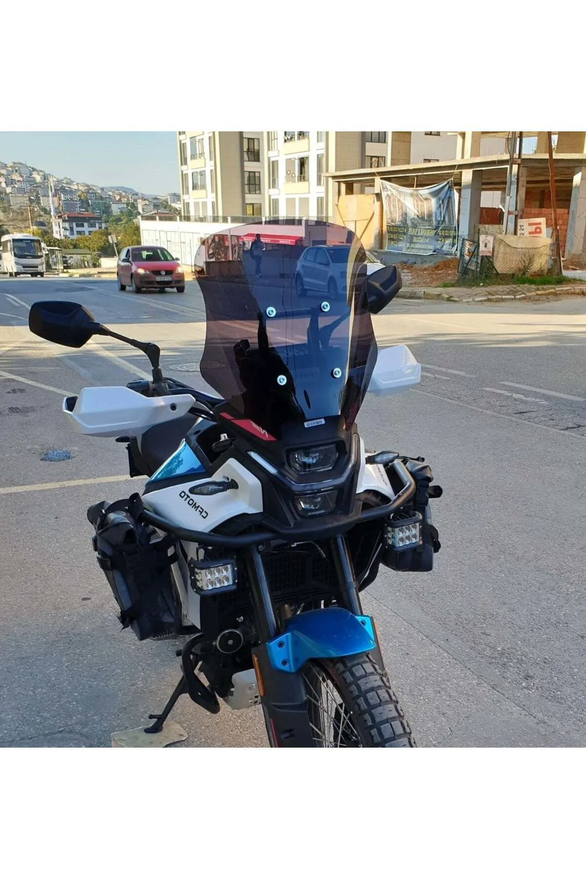 CF Moto 450 MT Ön Cam 2023-2026 Model 41cm Siyah Renkli 4mm YOKTU