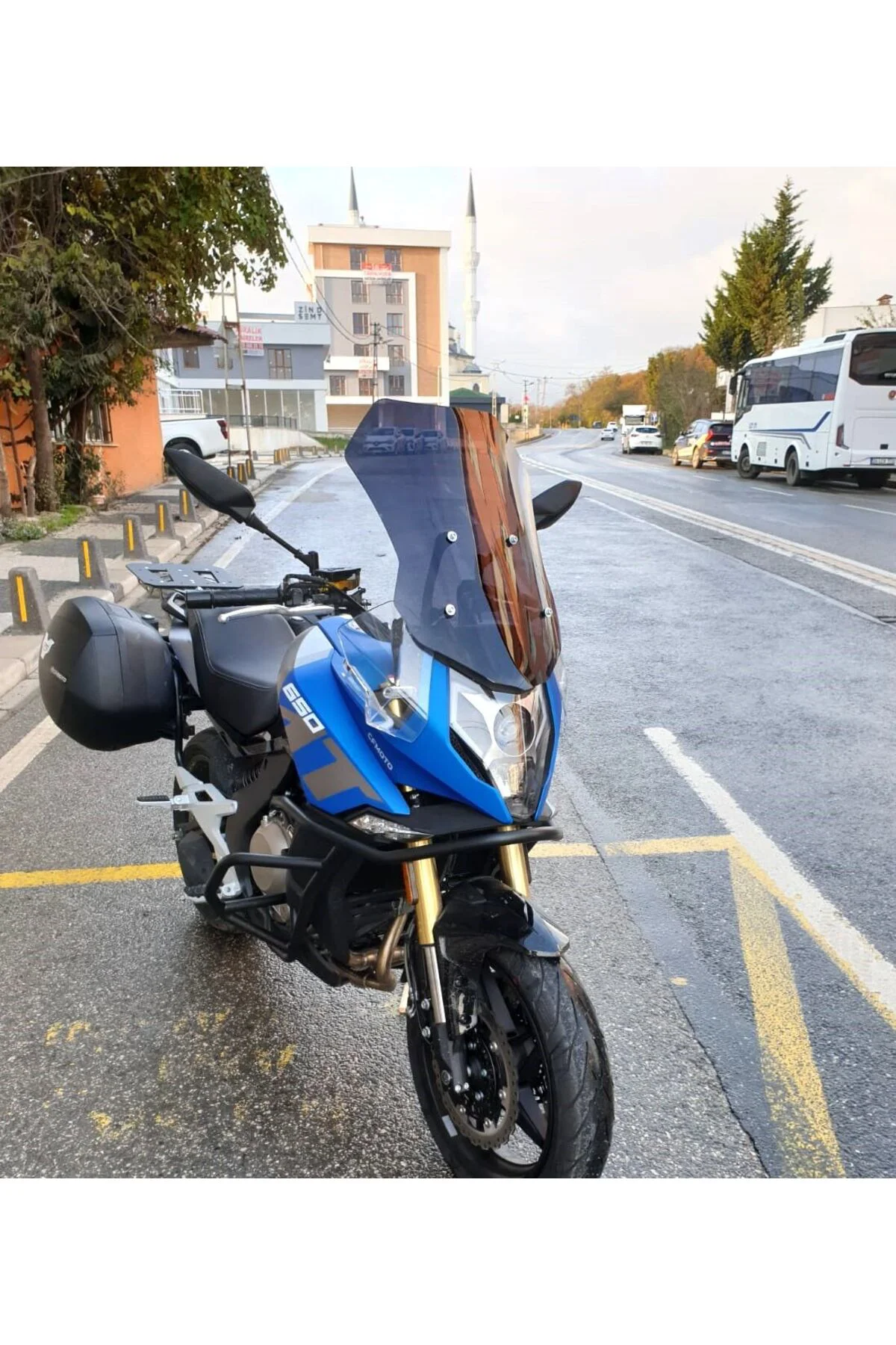 CF Moto 650 MT Ön Cam 2016-2026 Model 56cm Siyah Renkli 4mm YOKTU