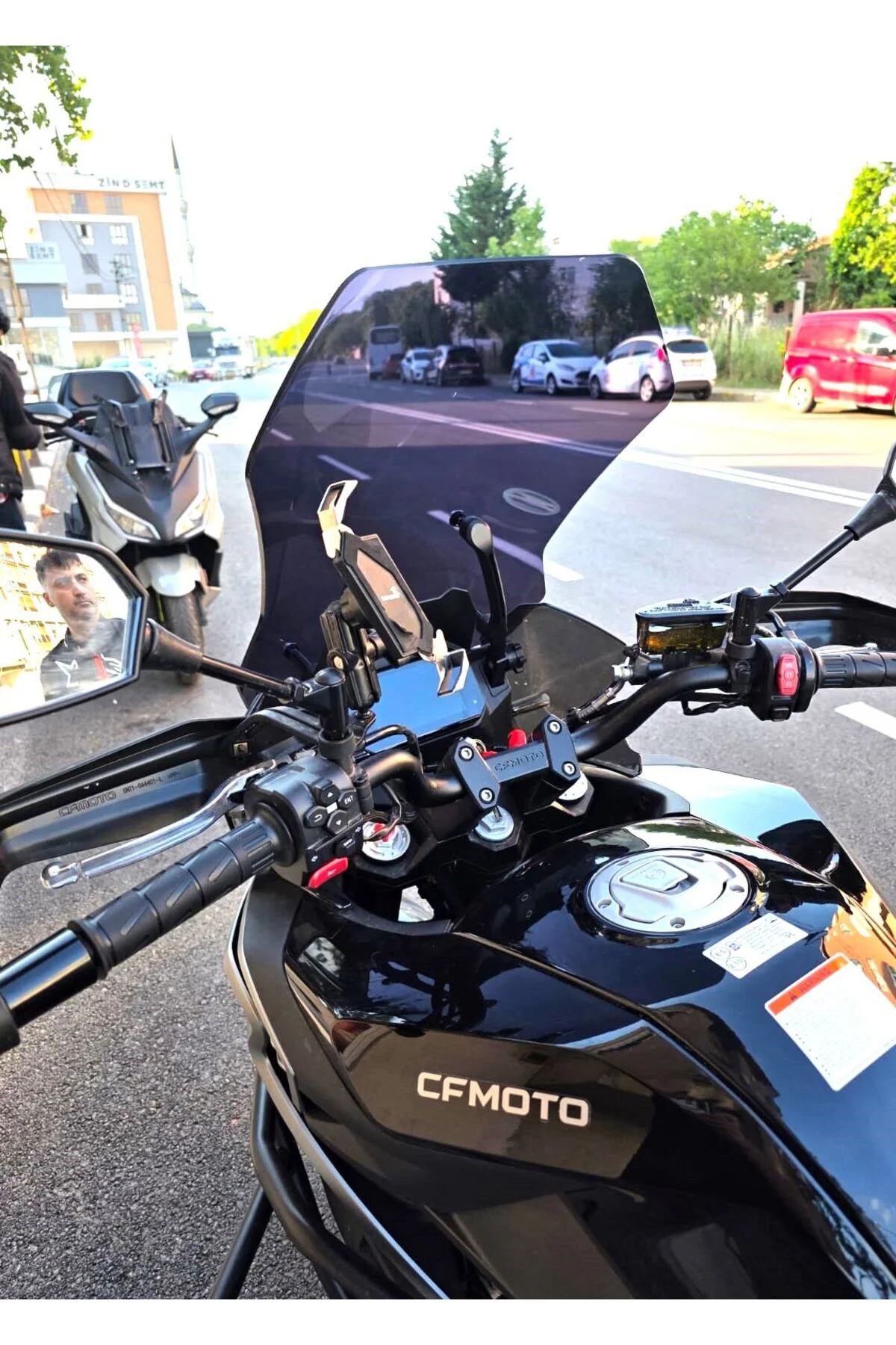 CF Moto 700 MT Ön Cam 2023-2026 Model 56cm Siyah Renkli 4mm YOKTU