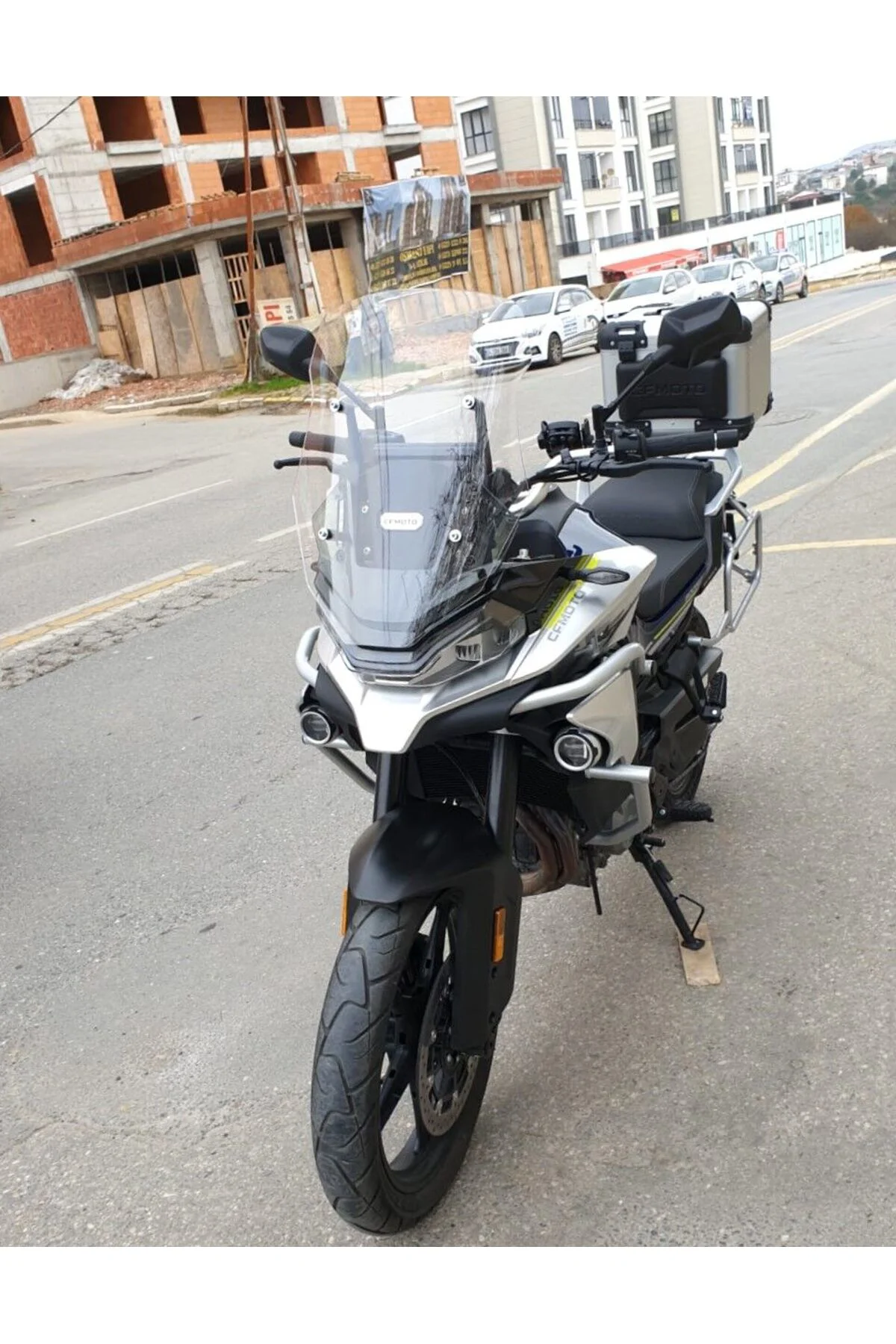 CF Moto 800 MT Ön Cam 2019-2026 Model 57cm Şeffaf Renkli 4mm