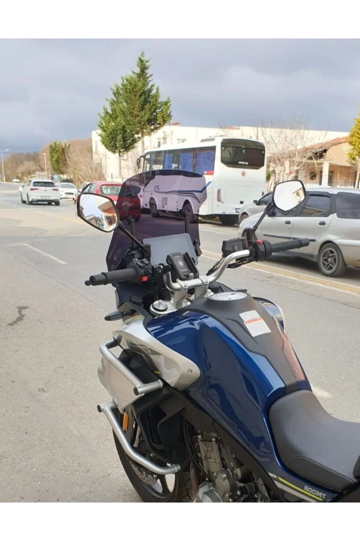 CF Moto 800 MT Ön Cam 2019-2026 Model 57cm Siyah Renkli 4mm YOKTU