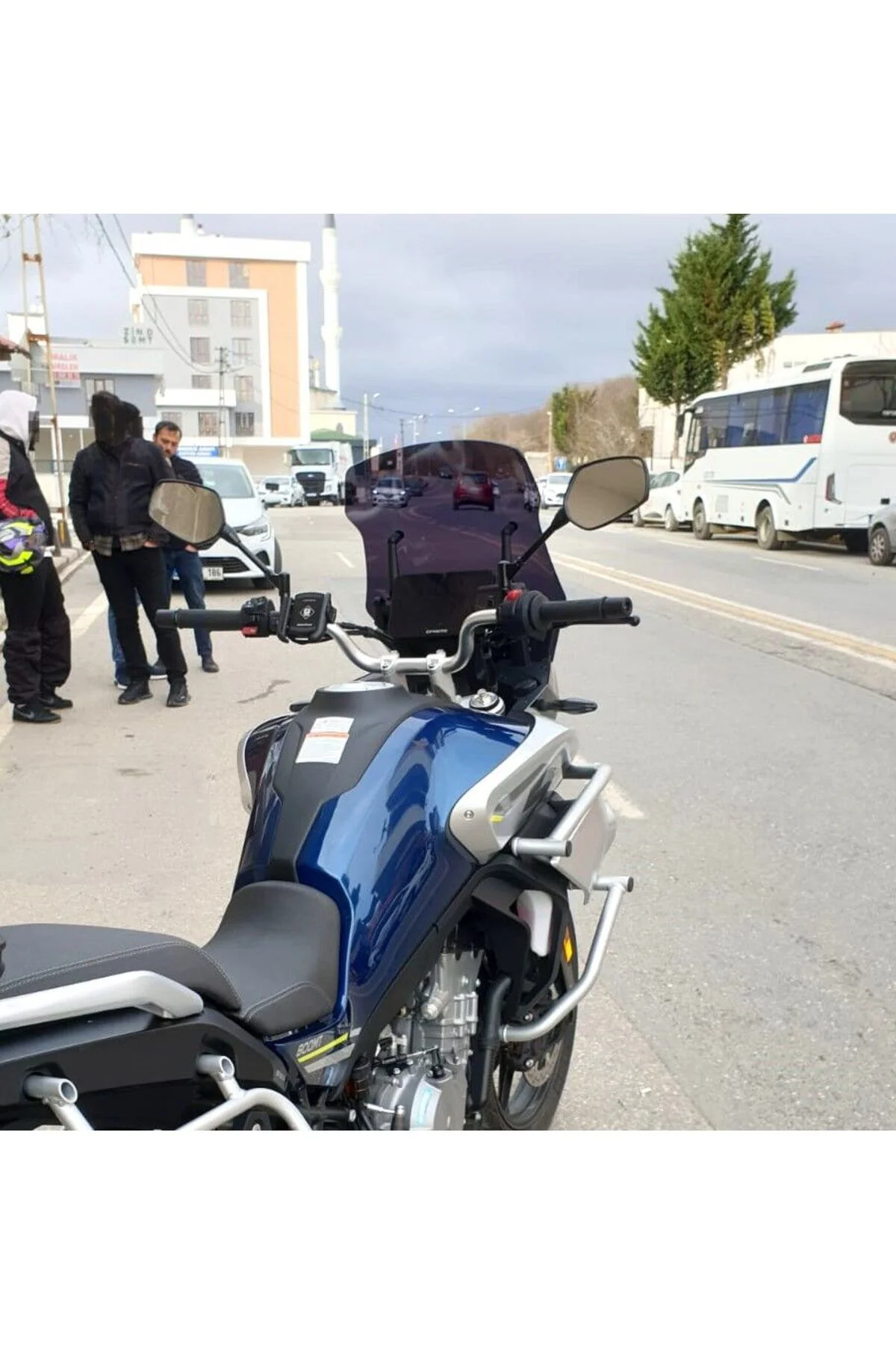 CF Moto 800 MT Ön Cam 2019-2026 Model 57cm Siyah Renkli 4mm YOKTU