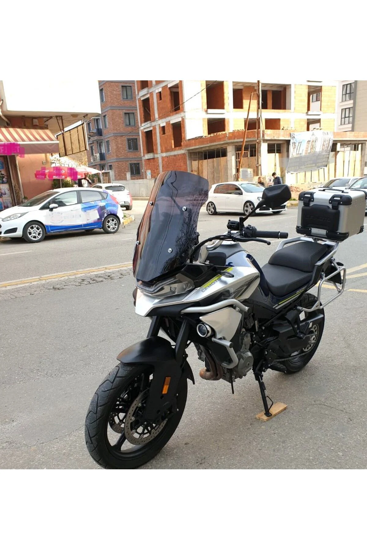 CF Moto 800 MT Ön Cam 2019-2026 Model 57cm Siyah Renkli 4mm YOKTU