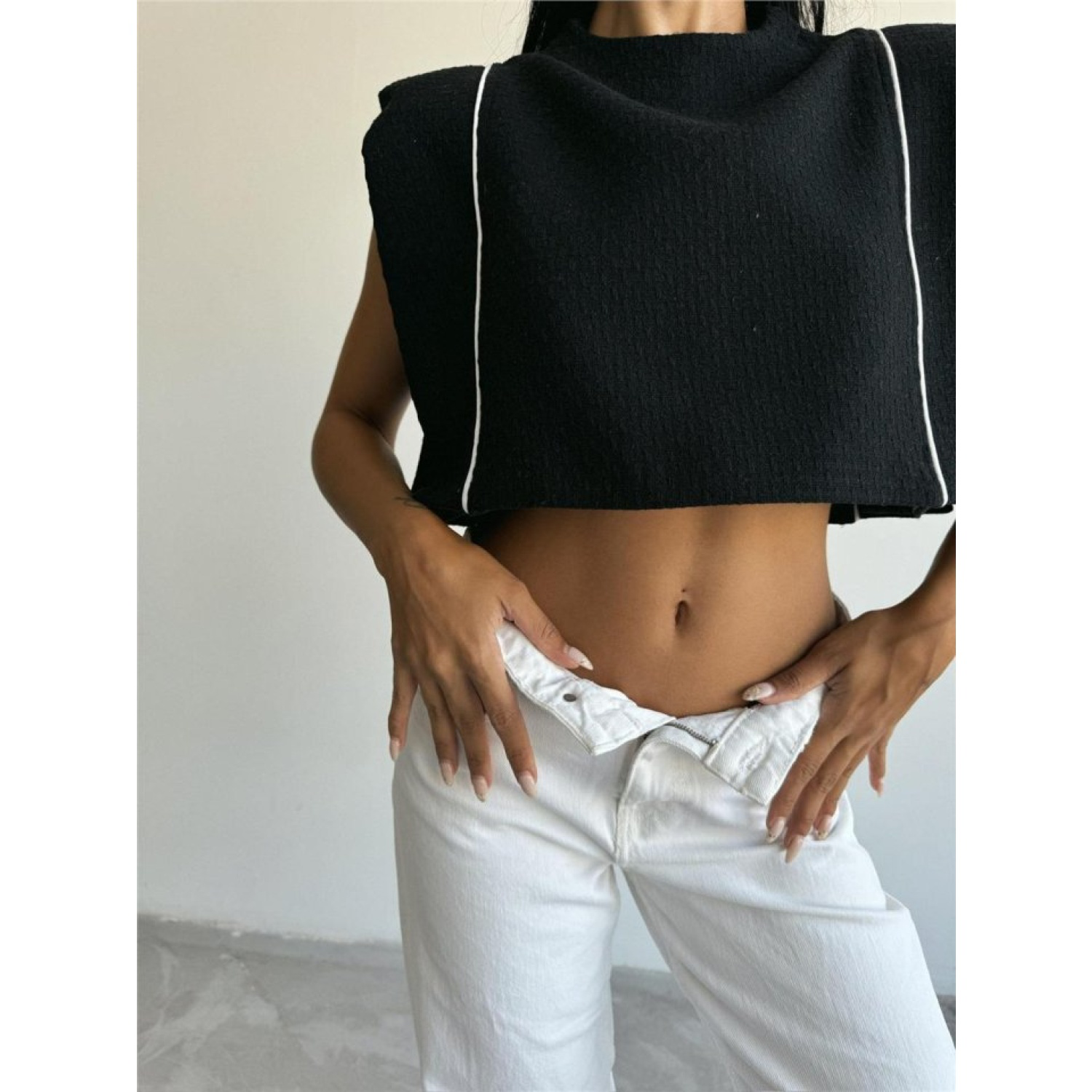 CHANEL VATKALI CROP BLUZ - Siyah