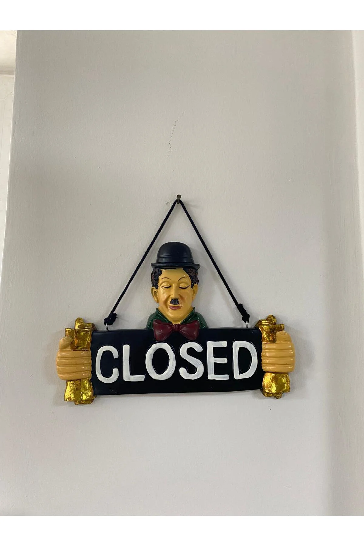 Charlie Chaplin Closed Temalı Duvar Kapı Yazısı