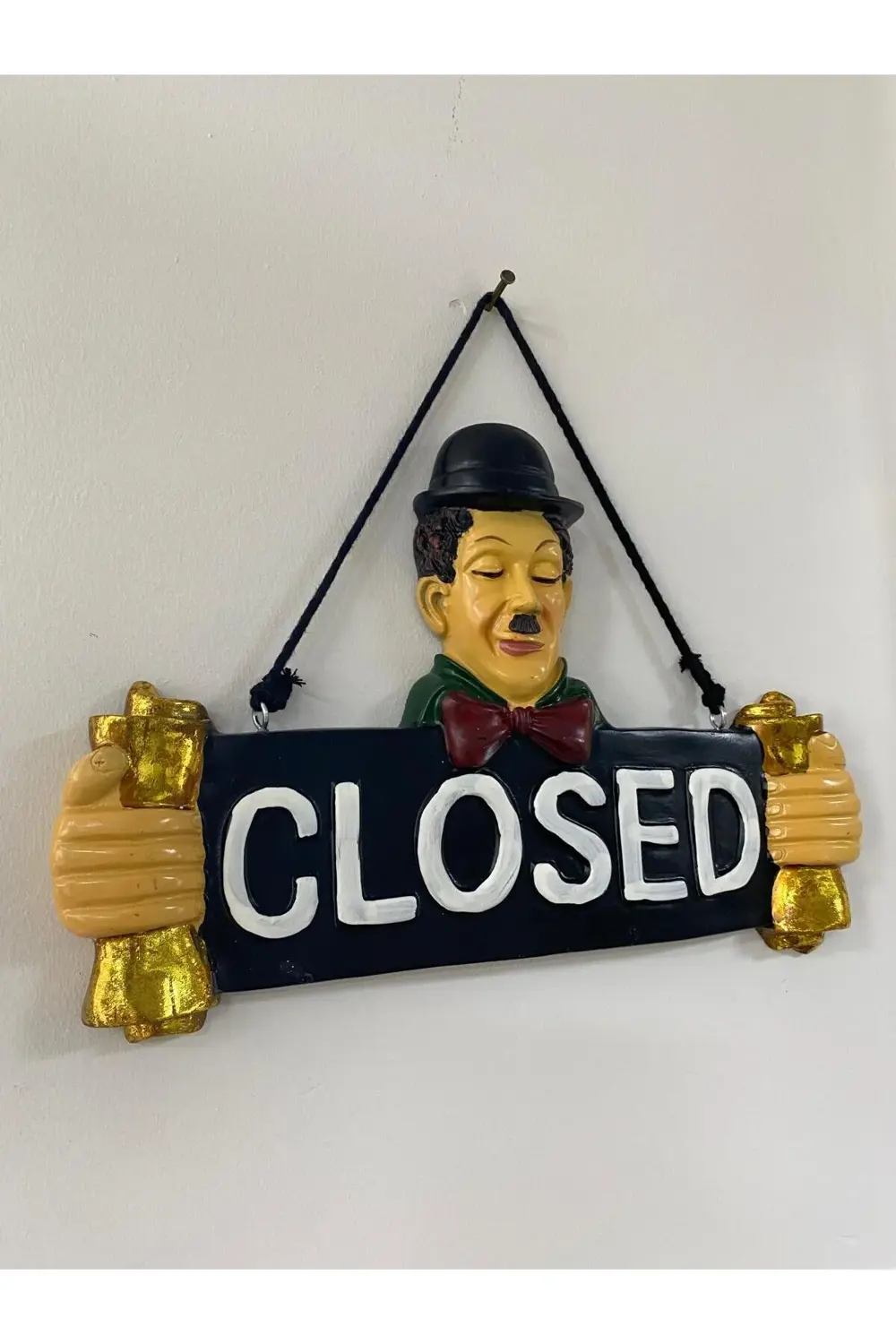 Charlie Chaplin Closed Temalı Duvar Kapı Yazısı