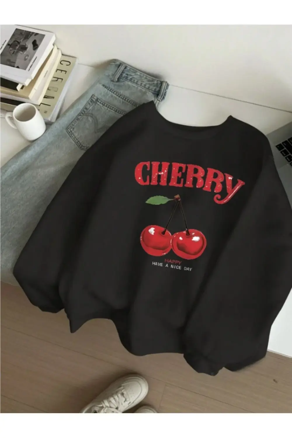 Cherry-Happy-Baskılı Siyah Bisiklet Yaka Sweatshirt - Oversize Un