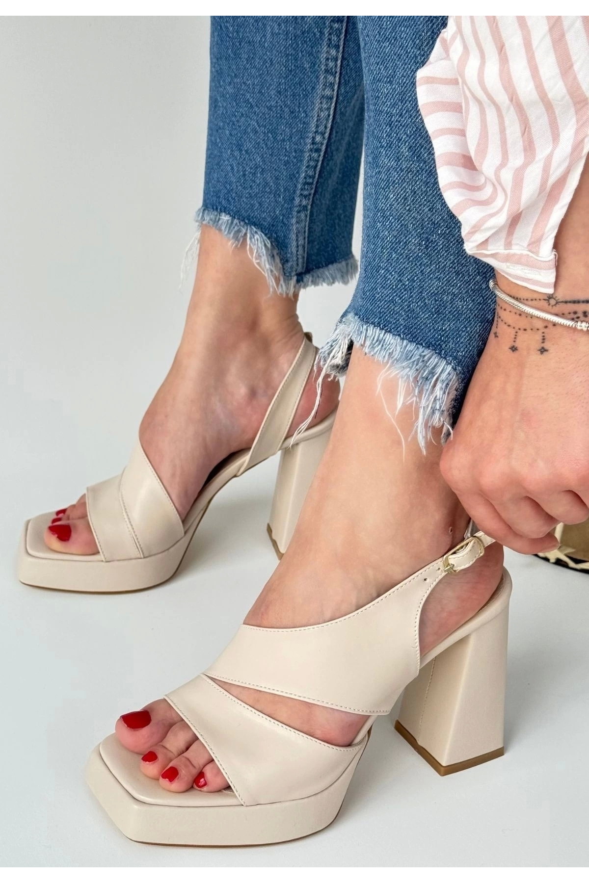 Rby Cica Bej Cilt Topuklu Ayakkabı