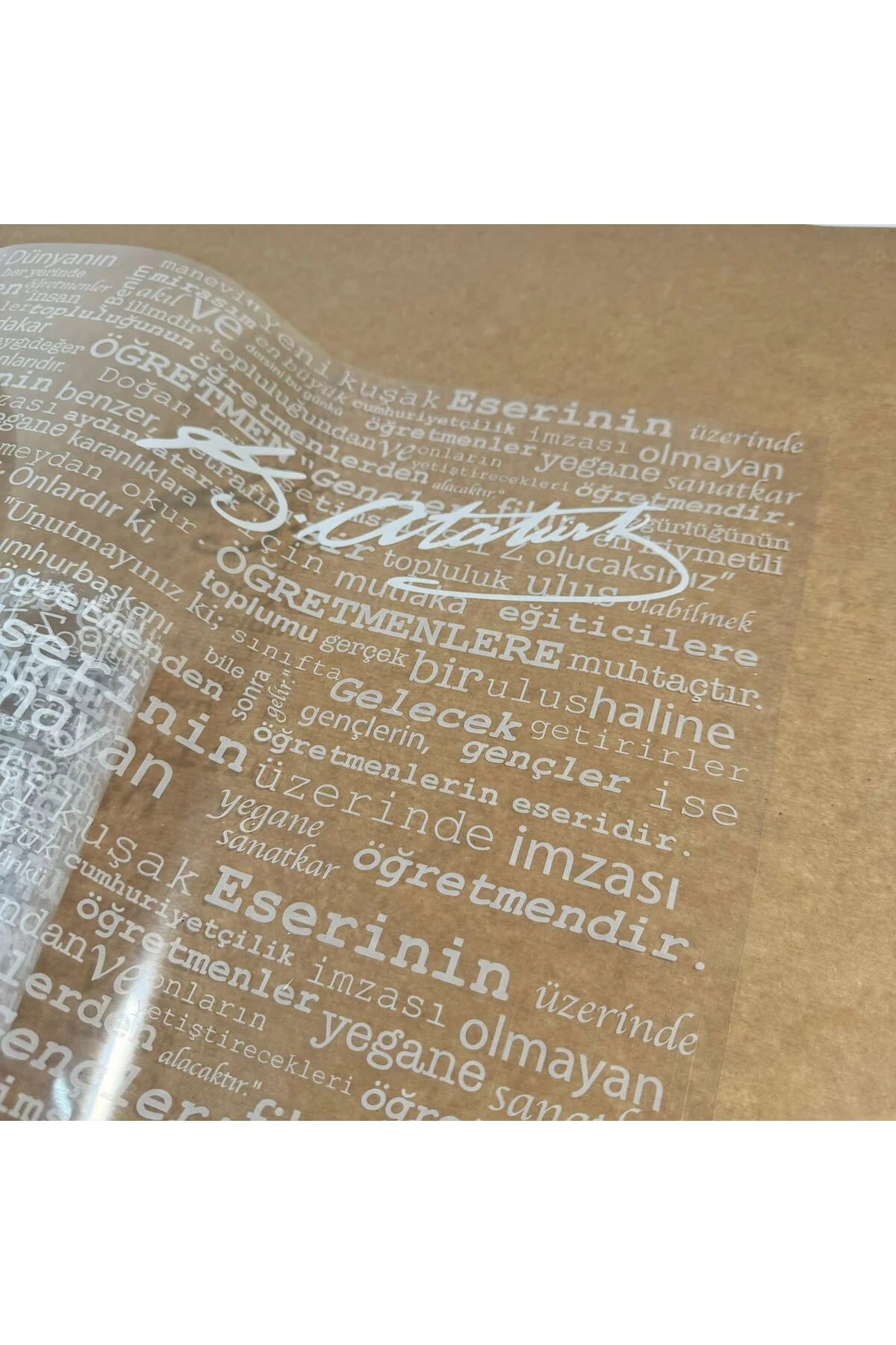 Çiçek Buket Ambalaj Jelatin Kağıdı (Öğretmenler günü özel seri, Atatürk sözleri) 55x55cm (5 adet) Çiçek Buket Ambalaj Jelatin Kağıdı (Öğretmenler günü özel seri, Atatürk sözleri) 55x55cm (5 adet) - Görsel 5