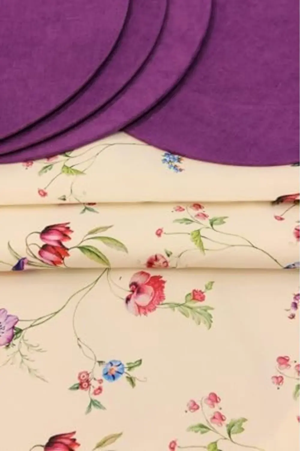 Çiçek Desenli Beyaz Zemin Arka Plan Dijital Baskılı Runner Amerik