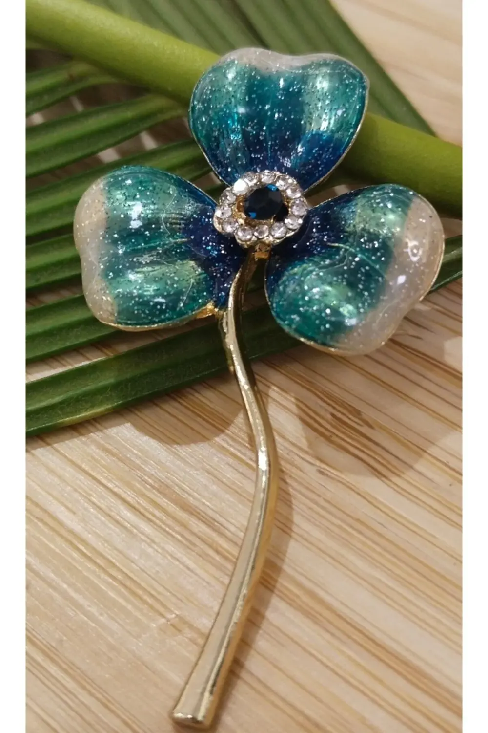 Çiçek Figürlü Broş