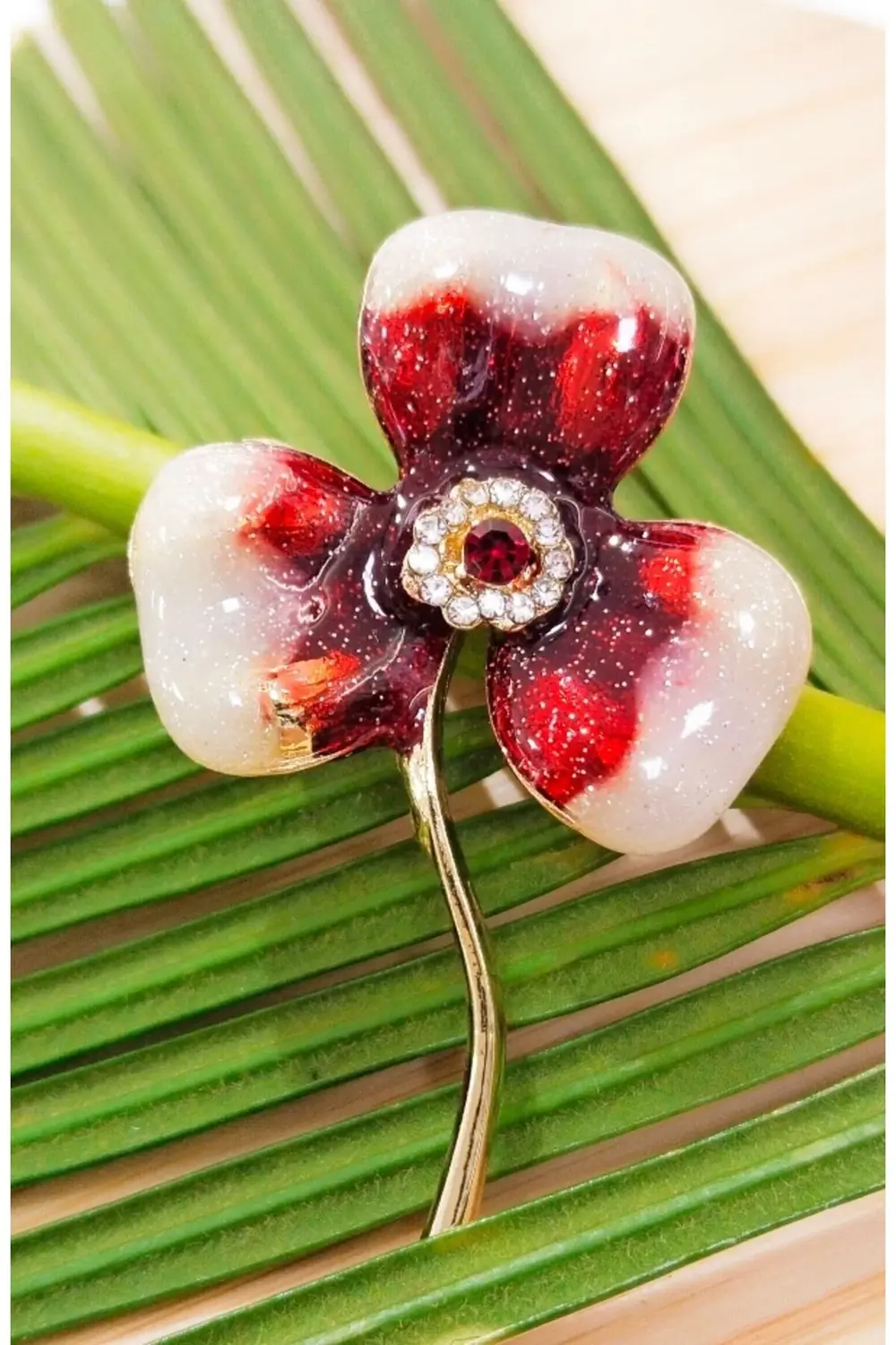 Çiçek Figürlü Broş