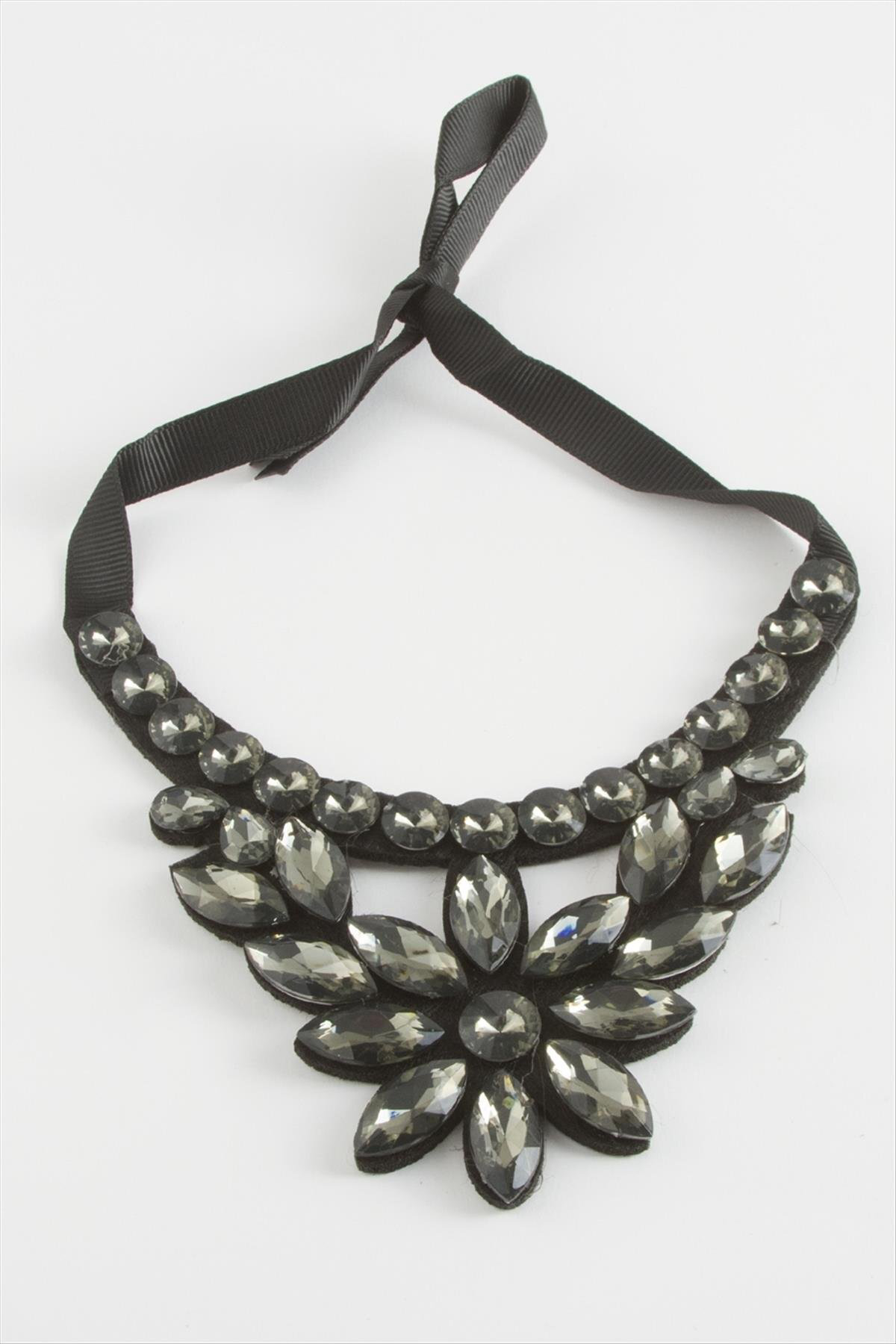 Çiçek Taşlı Yaka Kolye