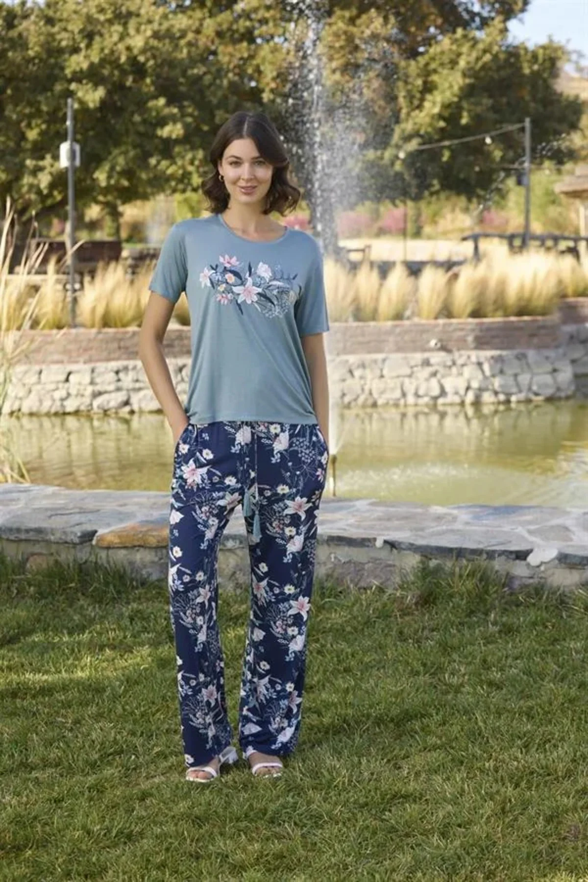 Çiçek ve Yaprak Desenli ve Baskılı Pijama Takımı Fiyatı, Yorumları ve Özellikleri