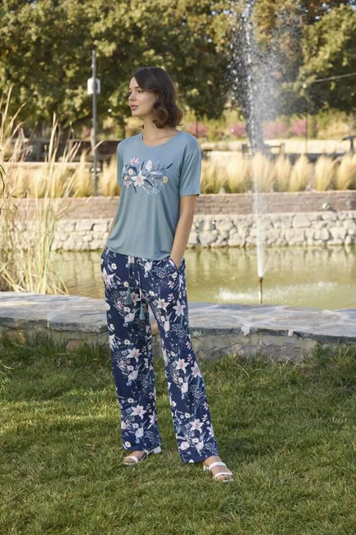 Çiçek ve Yaprak Desenli ve Baskılı Pijama Takımı Fiyatı, Yorumları ve Özellikleri