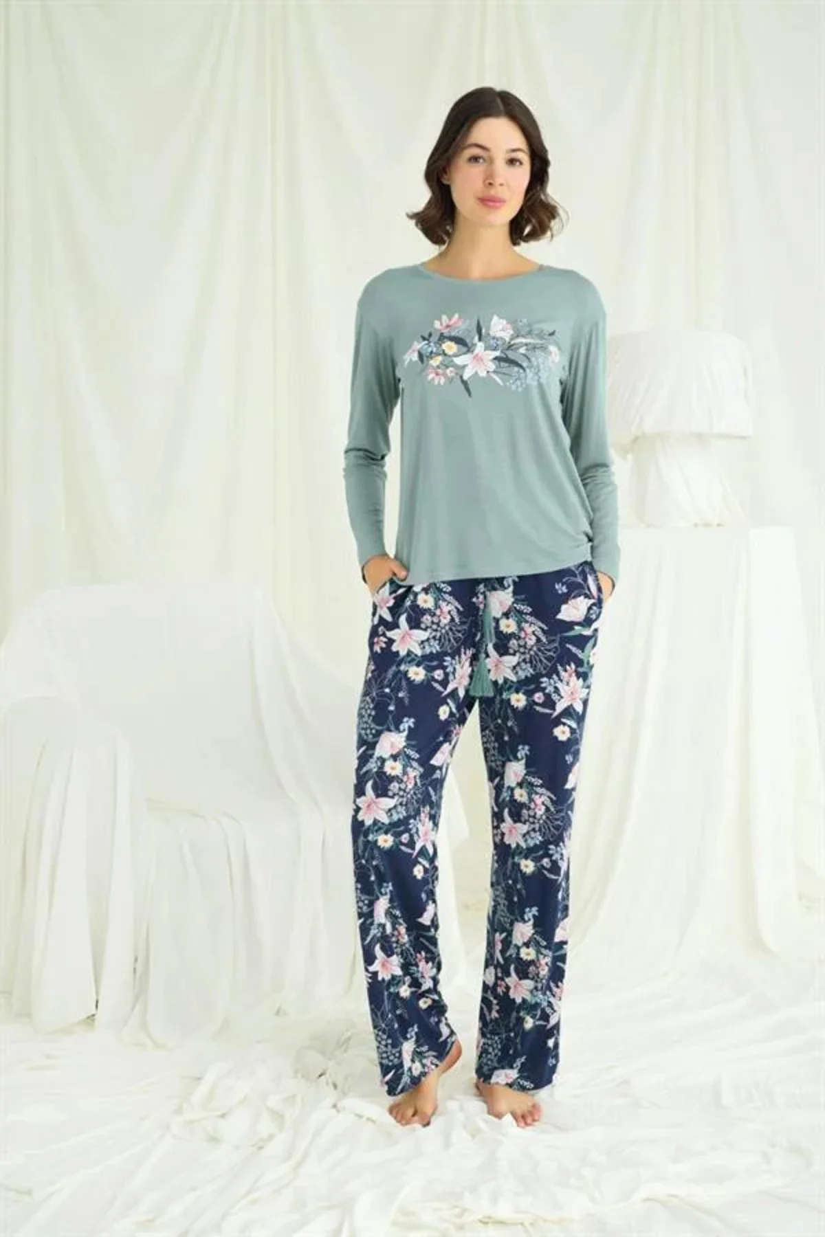 Çiçek ve Yaprak Desenli Baskılı Pijama Takımı Fiyatı, Yorumları ve Özellikleri