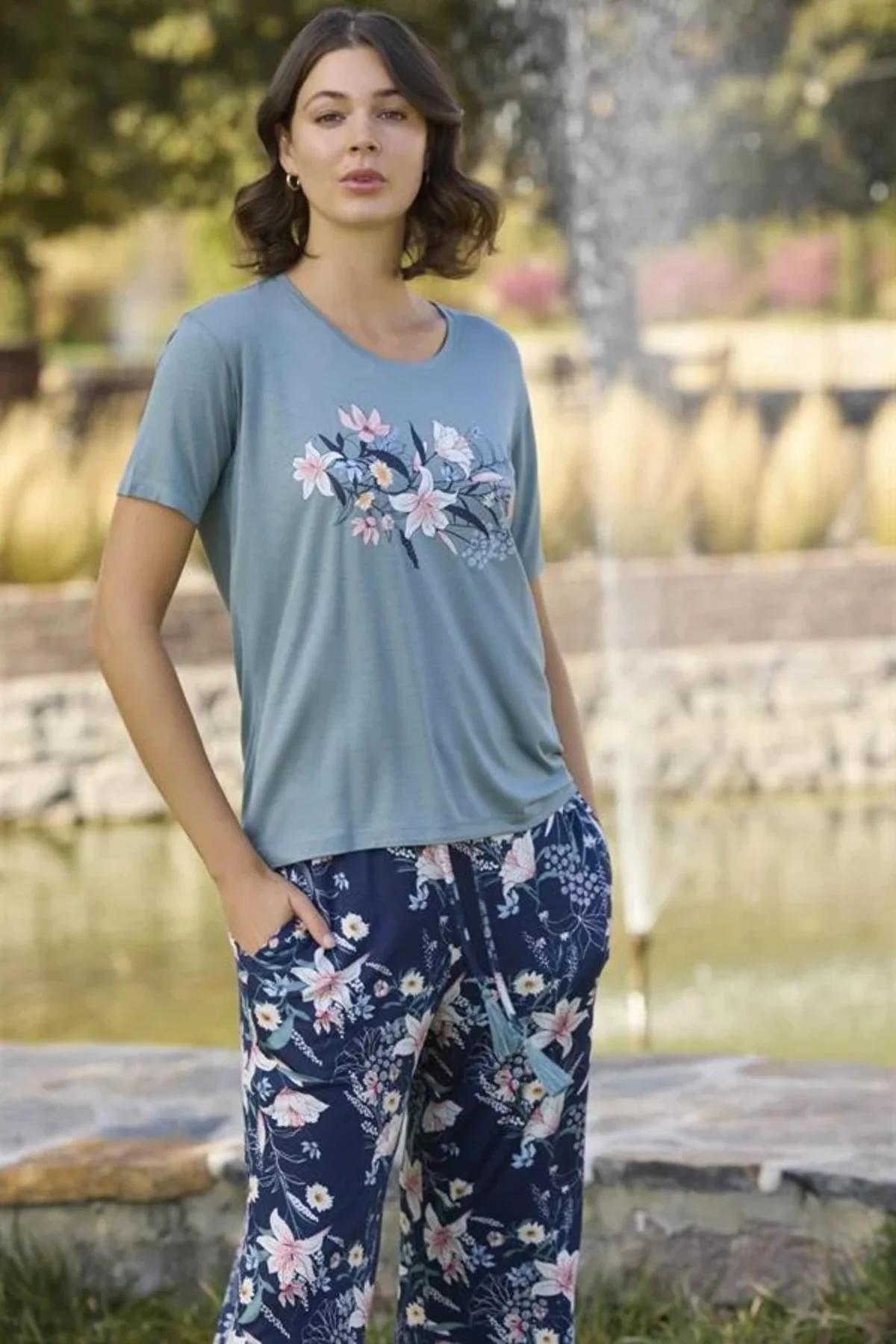 Çiçek ve Yaprak Desenli ve Baskılı Pijama Takımı Fiyatı, Yorumları ve Özellikleri