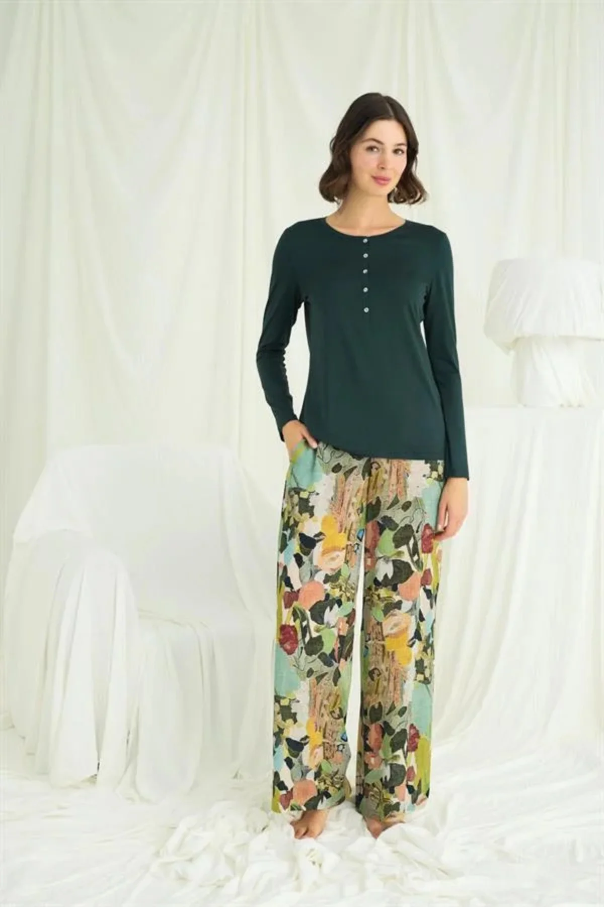 Çiçek ve Yaprak Desenli Pijama Takımı Fiyatı, Yorumları ve Özellikleri