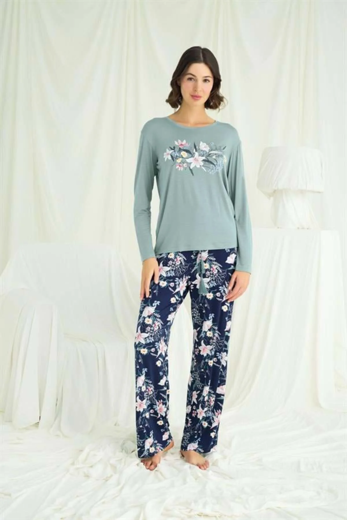 Çiçek ve Yaprak Desenli Baskılı Pijama Takımı Fiyatı, Yorumları ve Özellikleri