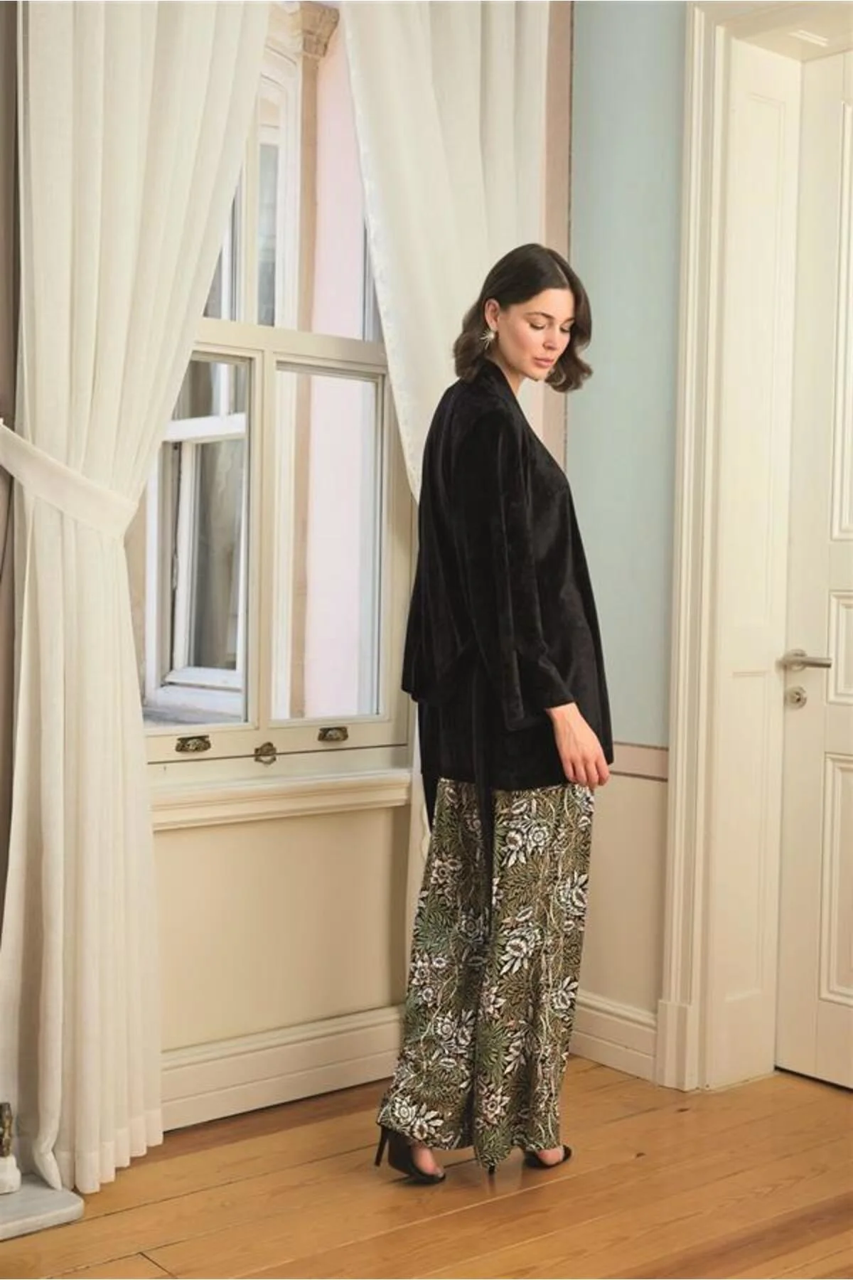 Çiçek Yaprak ve Etnik Desenli Dantelli 3’lü Pijama Takımı