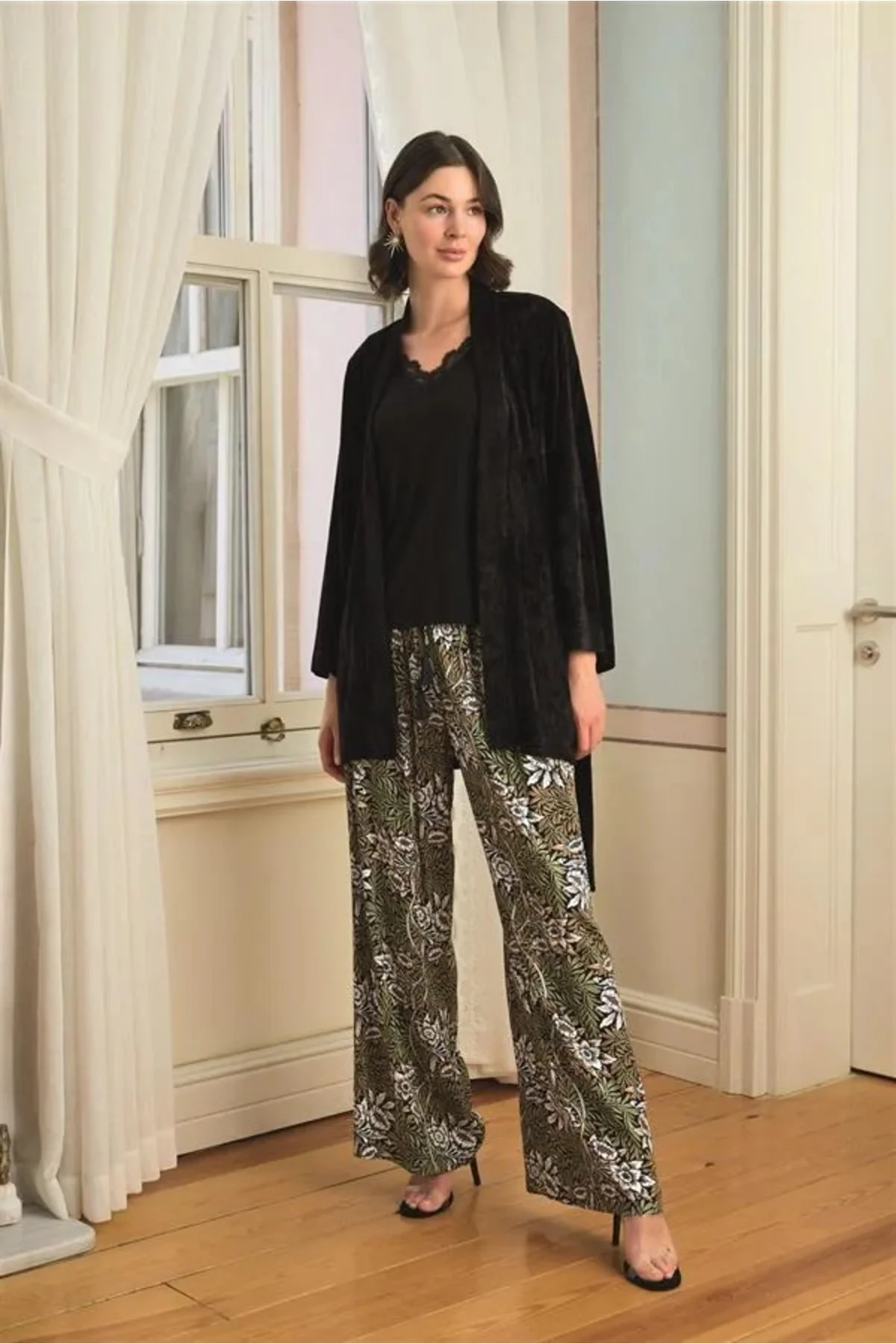 Çiçek Yaprak ve Etnik Desenli Dantelli 3'lü Pijama Takımı Fiyatı, Yorumları ve Özellikleri