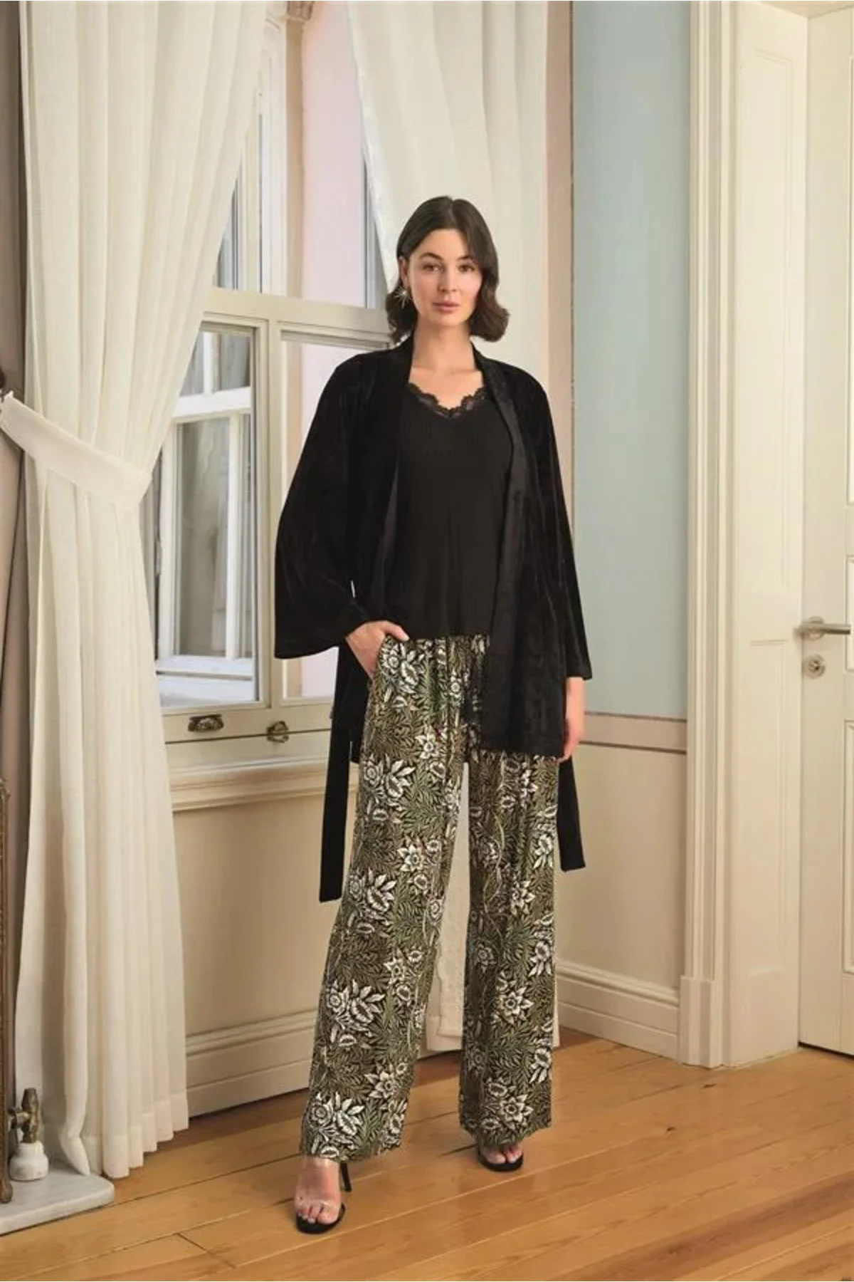 Çiçek Yaprak ve Etnik Desenli Dantelli 3'lü Pijama Takımı Fiyatı, Yorumları ve Özellikleri
