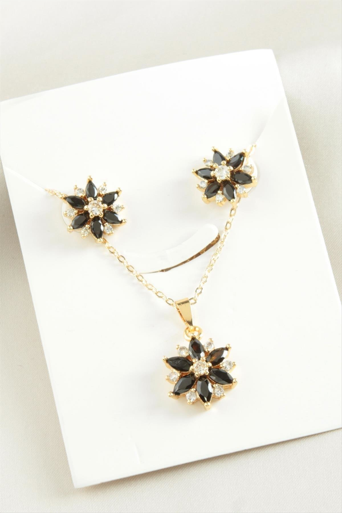 Çiçek Zirkon Taşlı Set Kolye