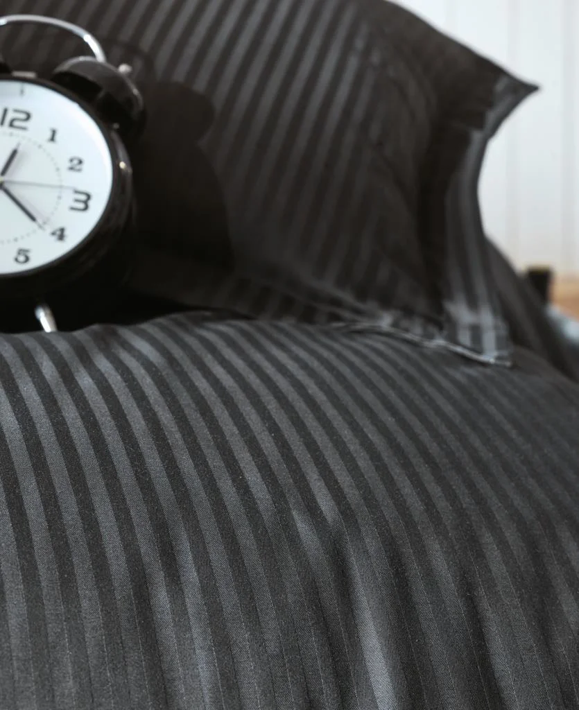 Çift Kişilik Saten Nev Takımı Elegante Stripe Siyah Çift Kişilik Saten Nev Takımı Elegante Stripe Siyah