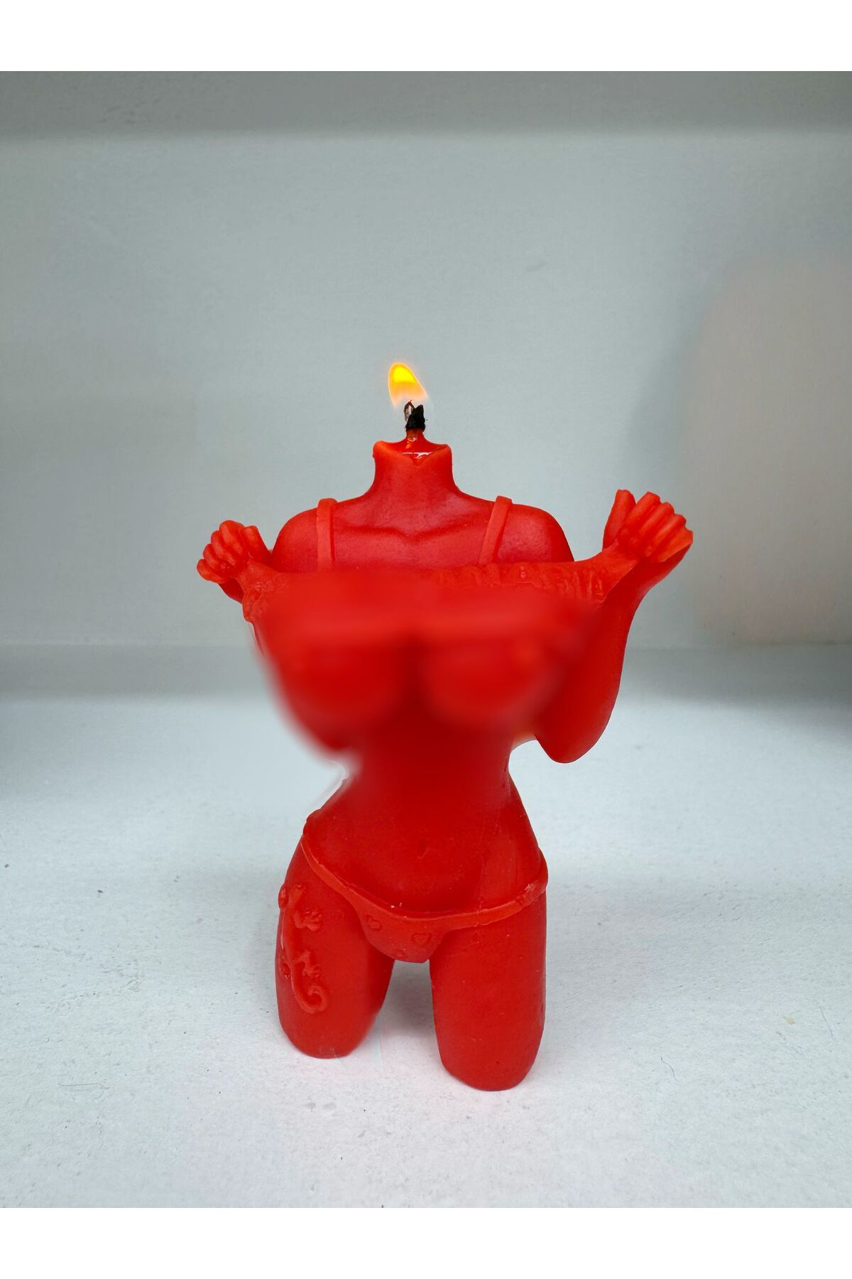 Aresmumatölyesi  Çilek Kokulu Dekoratif Hediyelik Kadın Şeklinde Mum