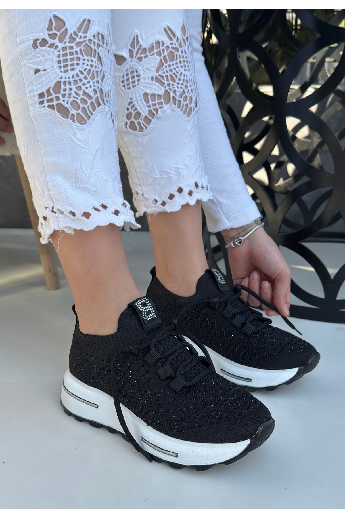 O K Giyim  Cilla Siyah Triko Boncuk İşlemeli Spor Ayakkabı