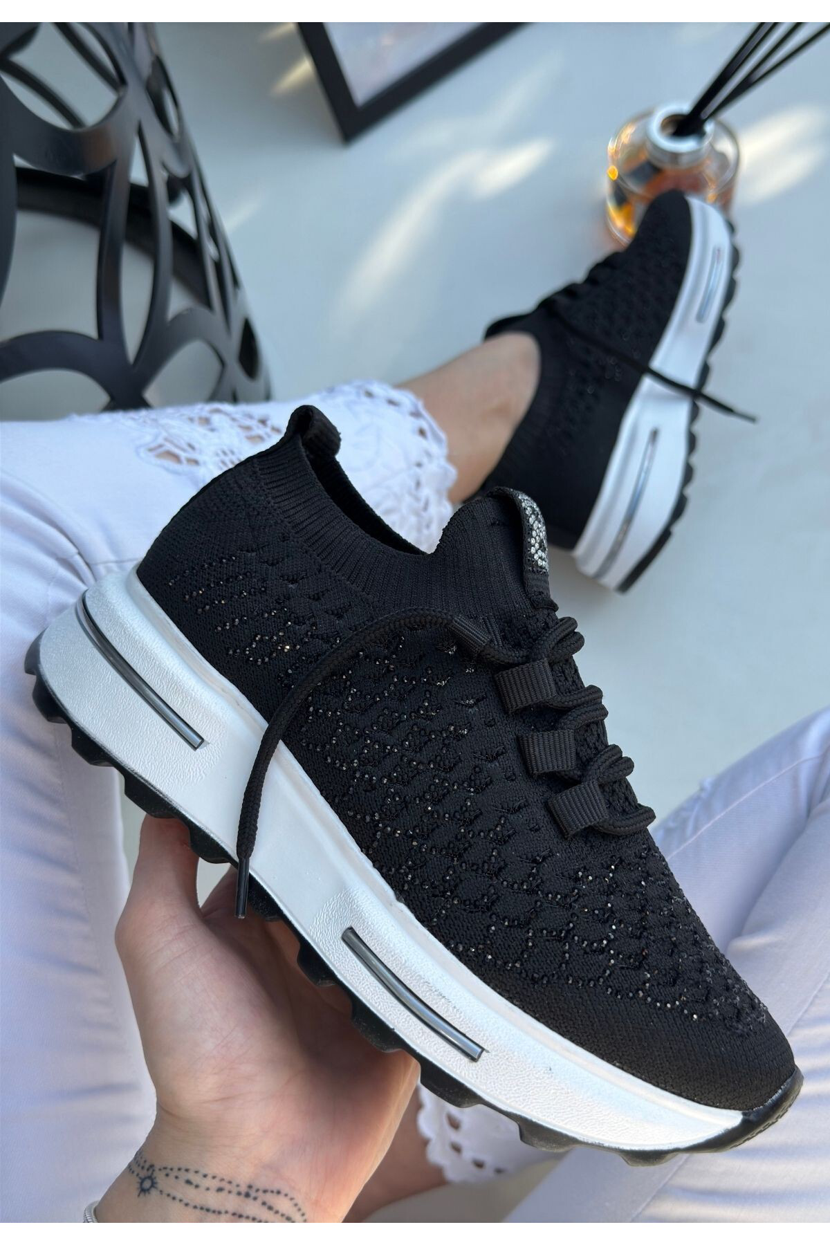 O K Giyim  Cilla Siyah Triko Boncuk İşlemeli Spor Ayakkabı