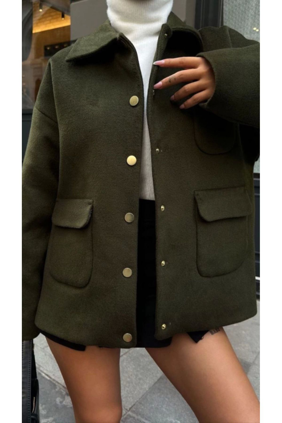 Beste Gürel Çıt Çıt Kapama Kaşe Kaşmir Kumaş Cep Ve Düğme Detay Oversize Blea