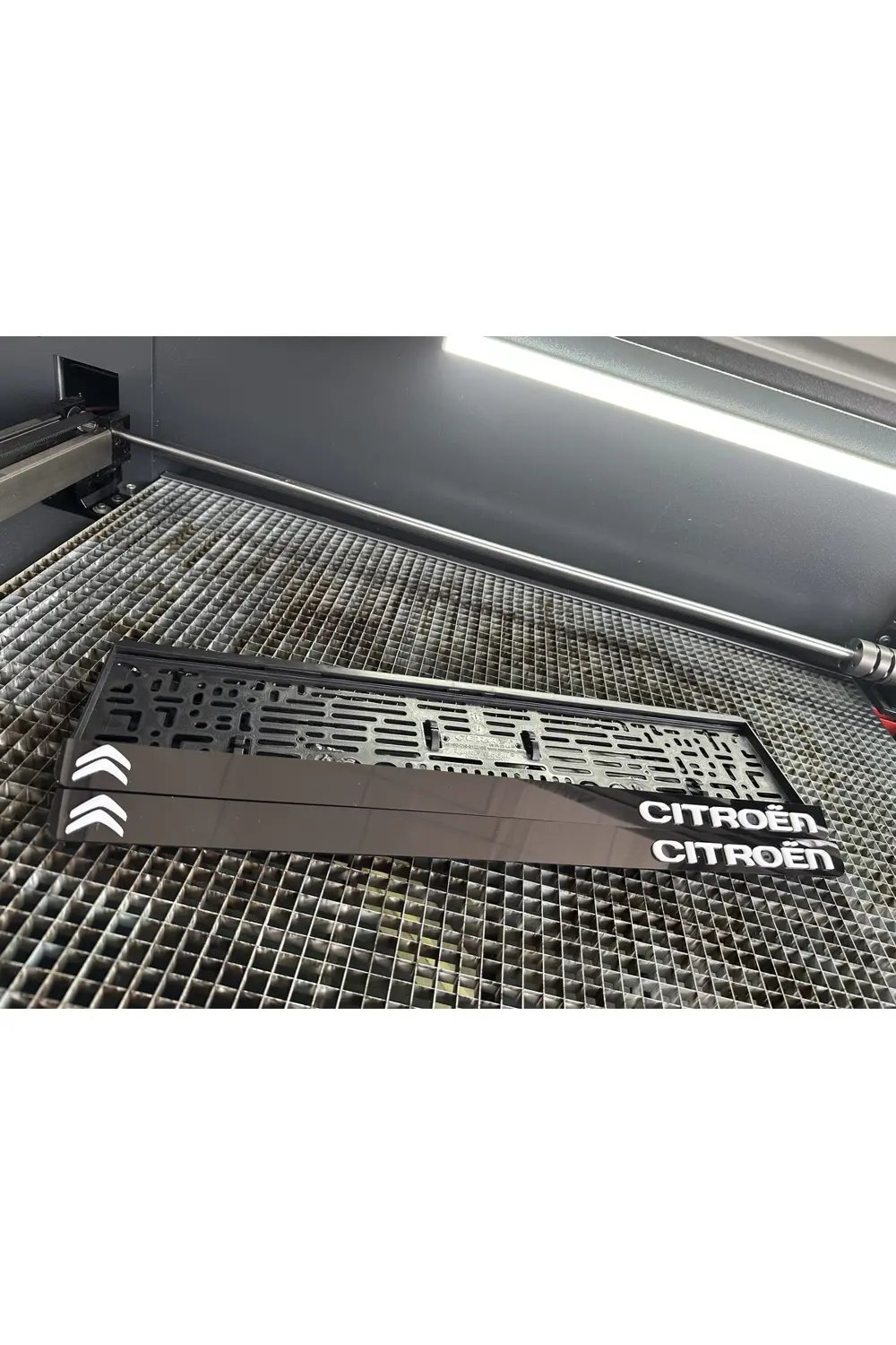 Cıtroen Uyumlu 3d Kabrtmalı Pleksi Araba Plakalığı 1 Takım