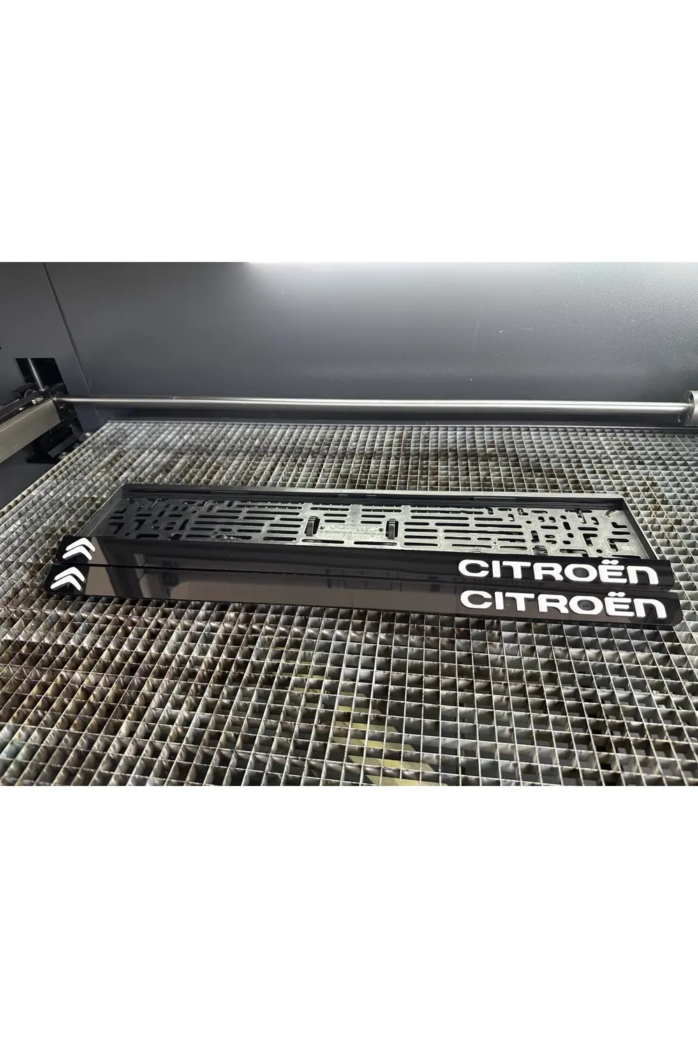Cıtroen Uyumlu 3d Kabrtmalı Pleksi Araba Plakalığı 1 Takım