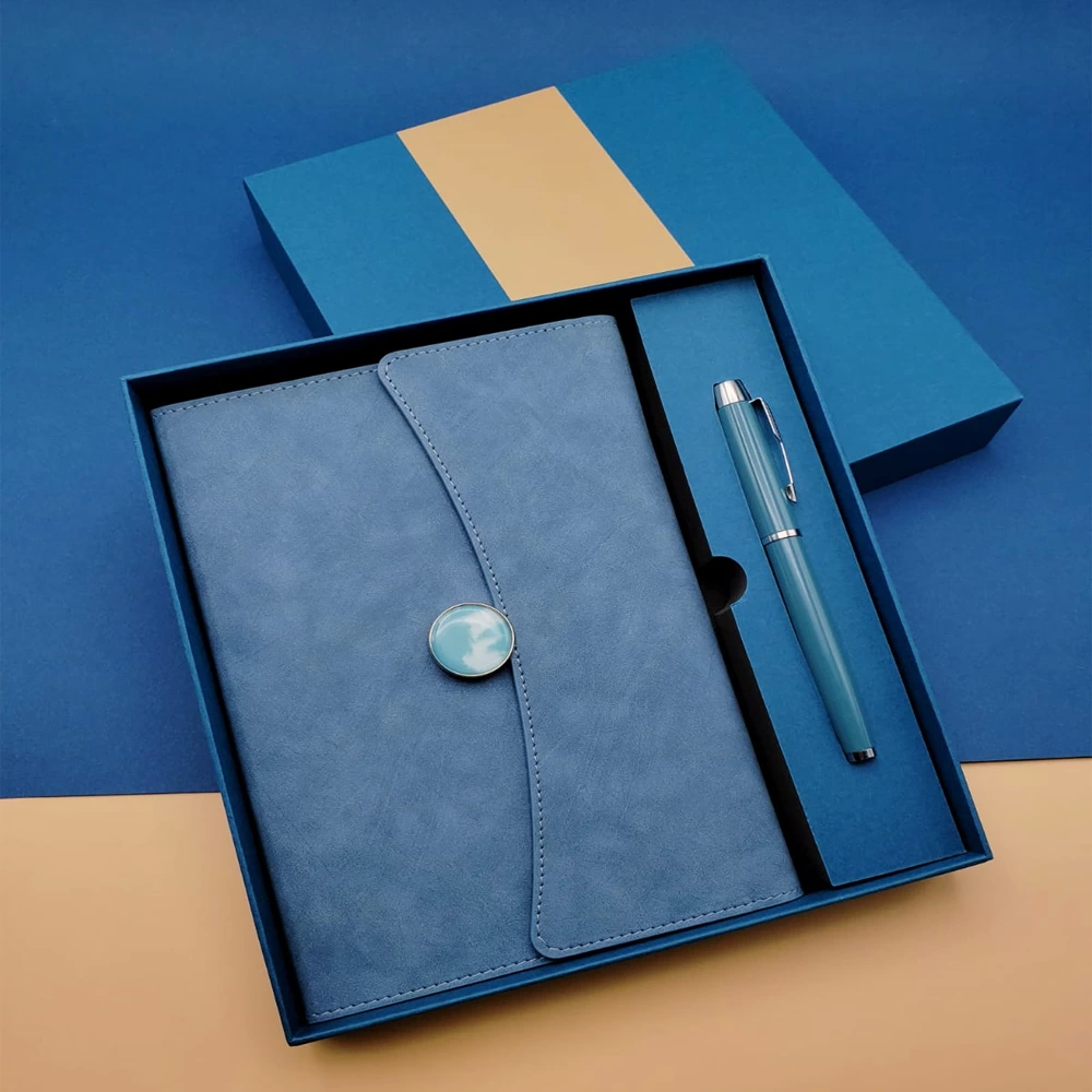 Çizgili Defter Ve Metal Kalem Seti Çizgili Defter Ve Metal Kalem Seti