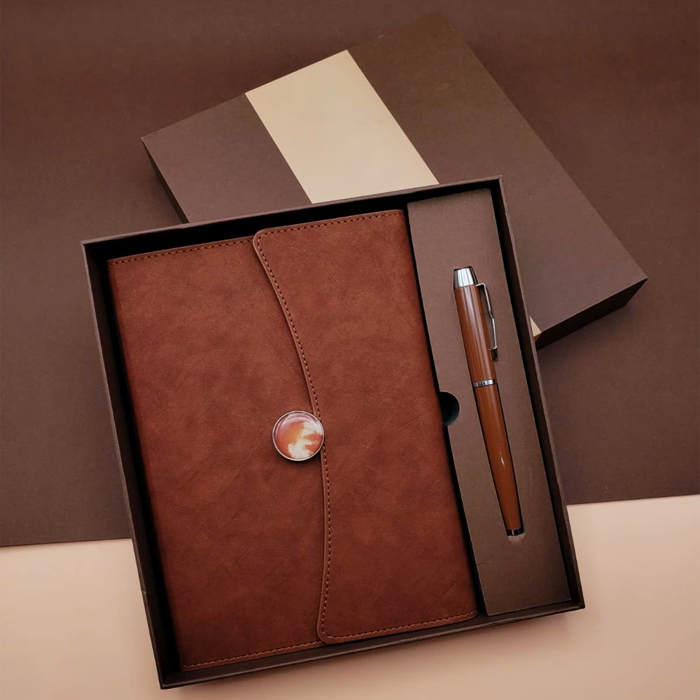 Çizgili Defter Ve Metal Kalem Seti Çizgili Defter Ve Metal Kalem Seti