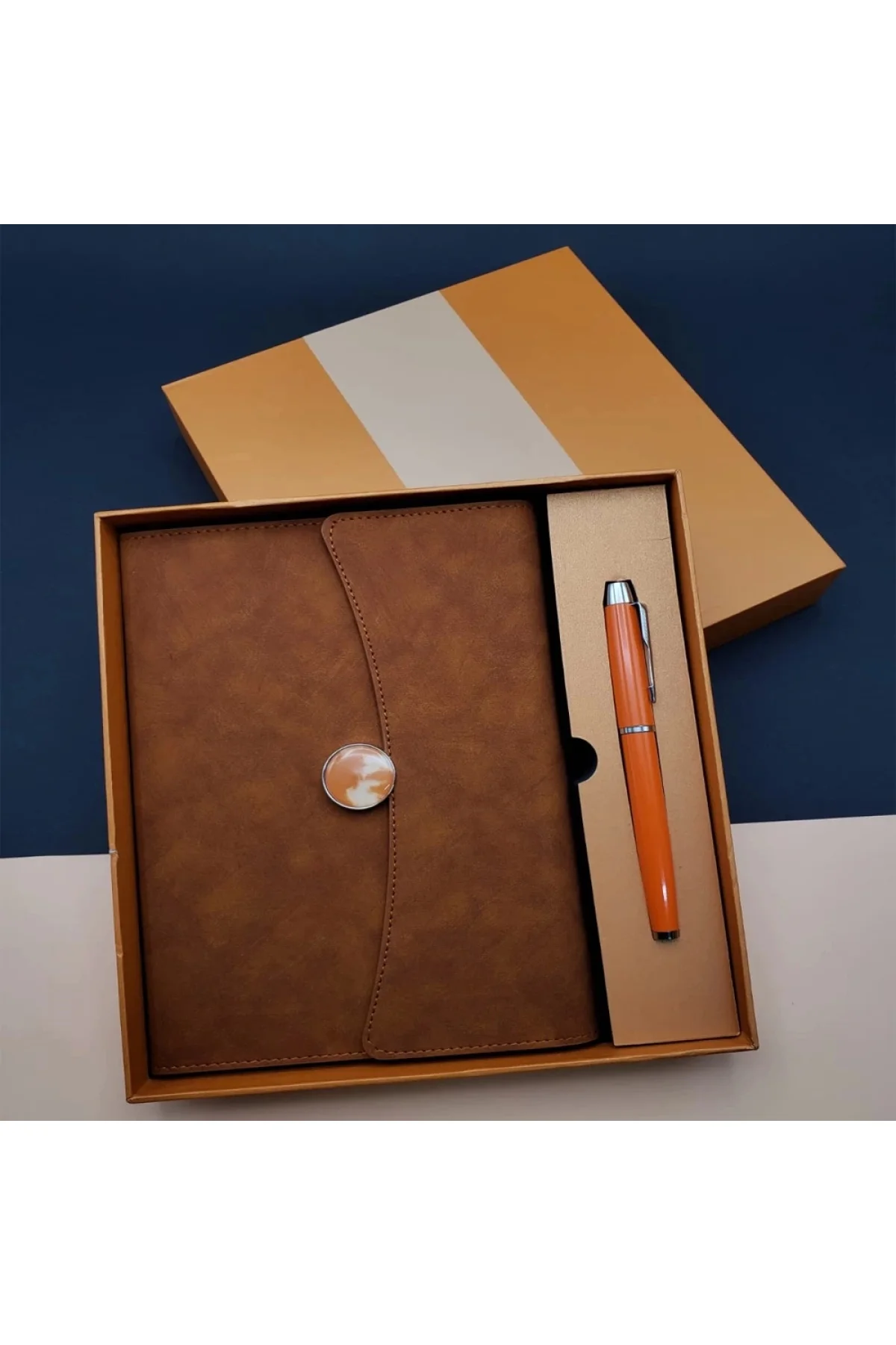 Çizgili Defter Ve Metal Kalem Seti Çizgili Defter Ve Metal Kalem Seti