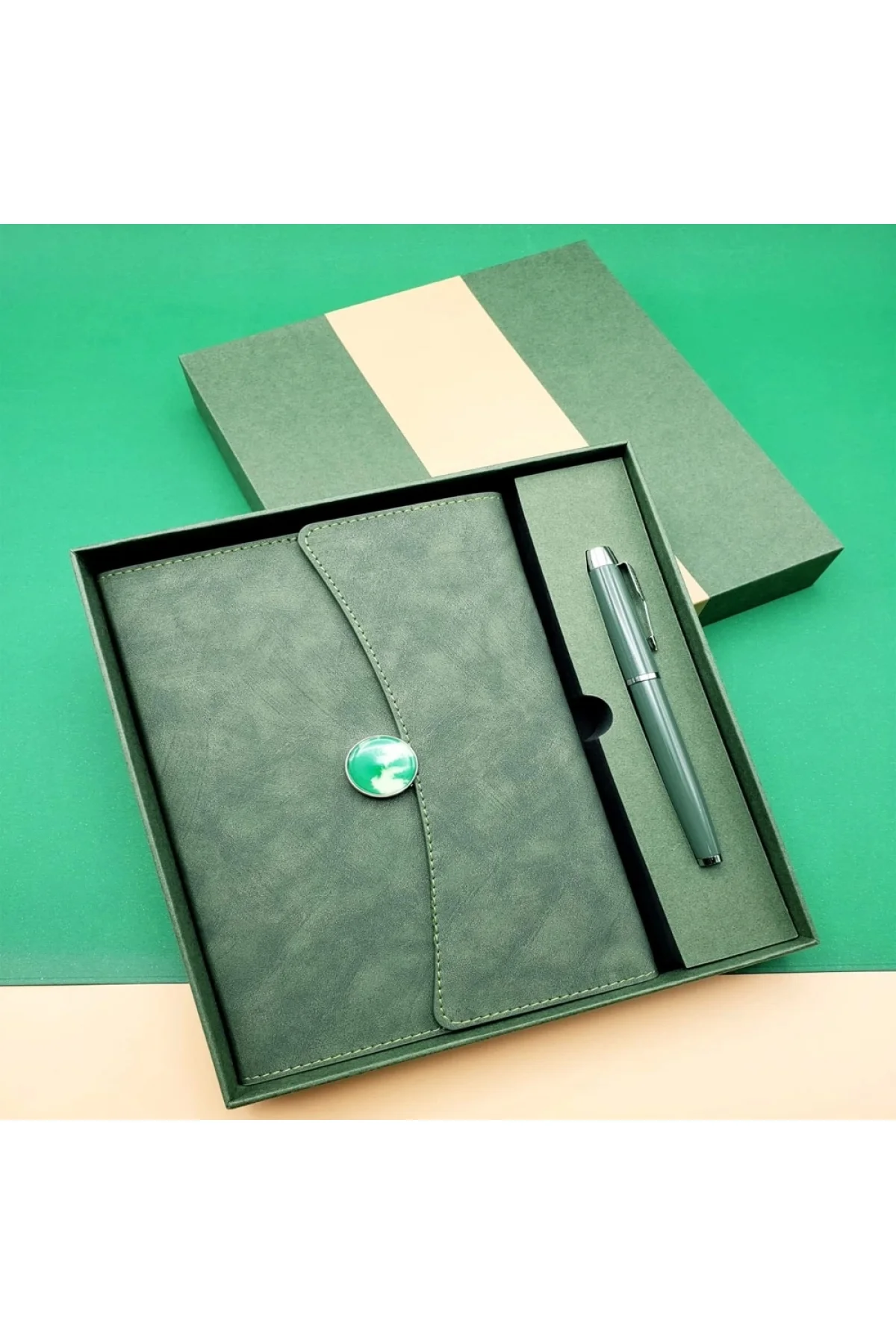 Çizgili Defter Ve Metal Kalem Seti Çizgili Defter Ve Metal Kalem Seti