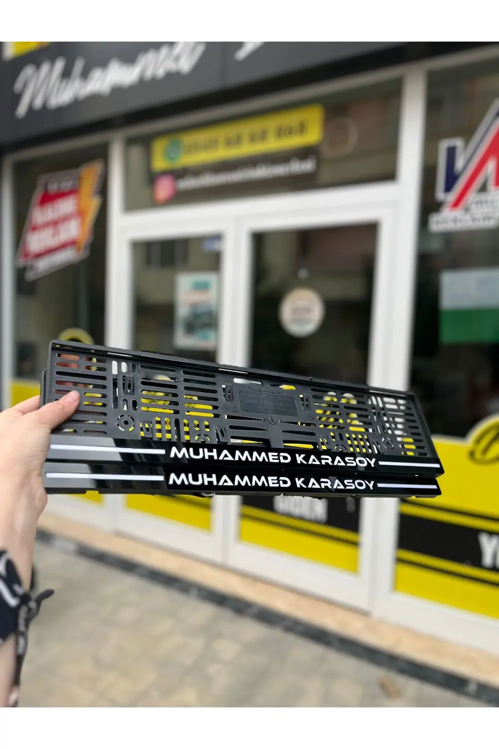 ÇİZGİLİ MODEL İSİME ÖZEL PLEKSİ PLAKALIK