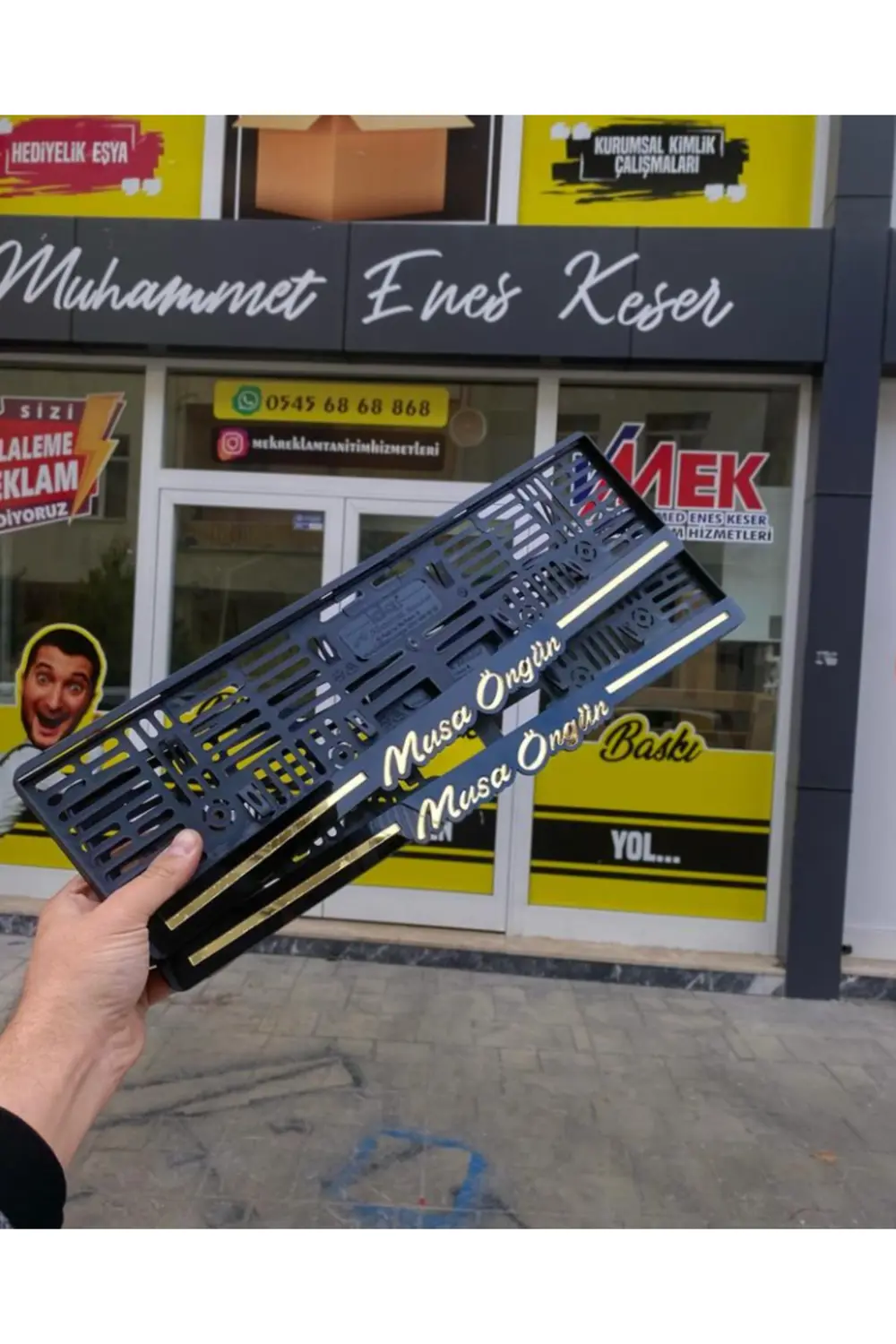 ÇİZGİLİ SARKIK EL YAZI MODEL ALTIN PLAKALIK