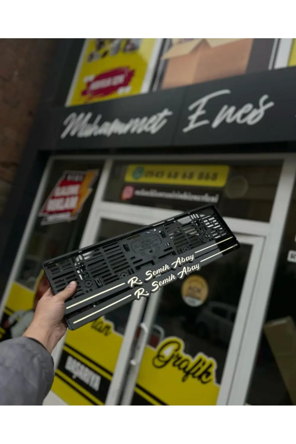 ÇİZGİLİ SARKIK EL YAZI MODEL ALTIN PLAKALIK