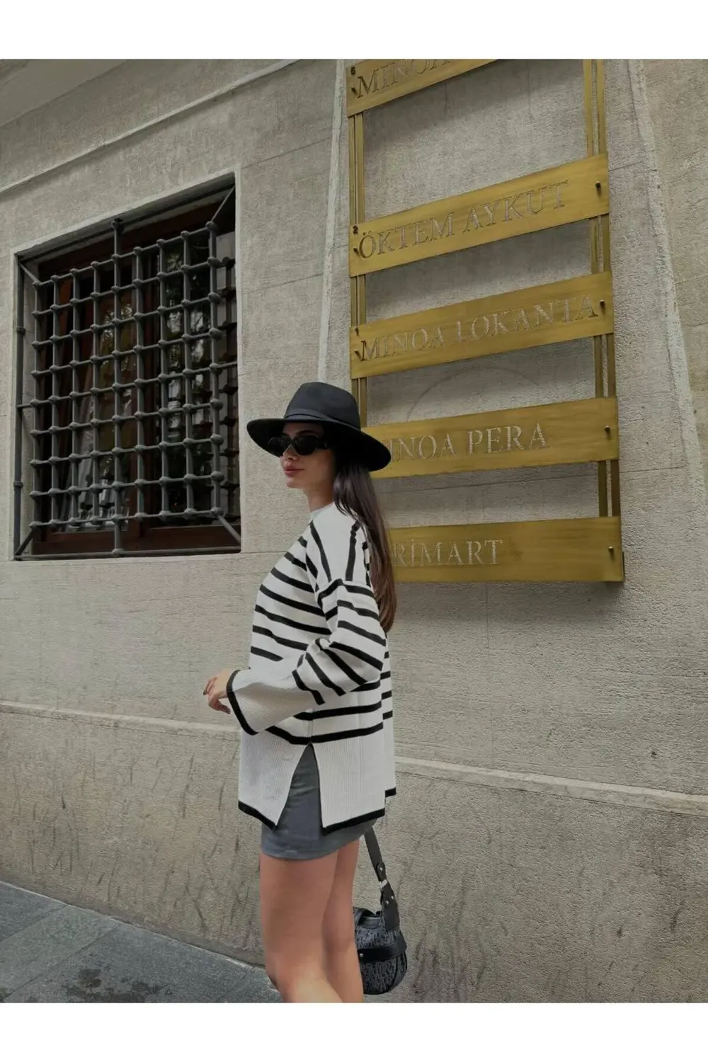 ÇİZGİLİ YIRTMAÇLI TESETTÜRE ÖZEL TRİKO TUNİK