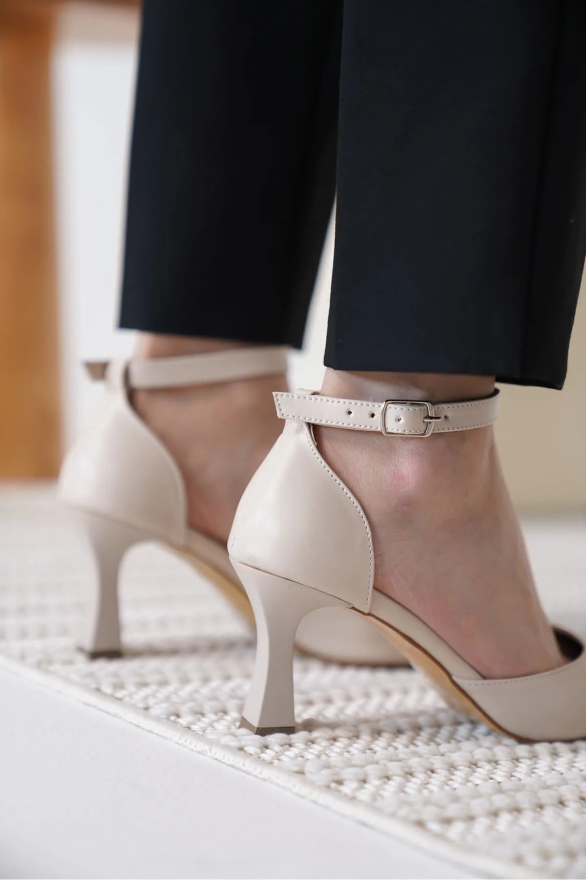 Clara Kadın Bej Topuklu Ayakkabı