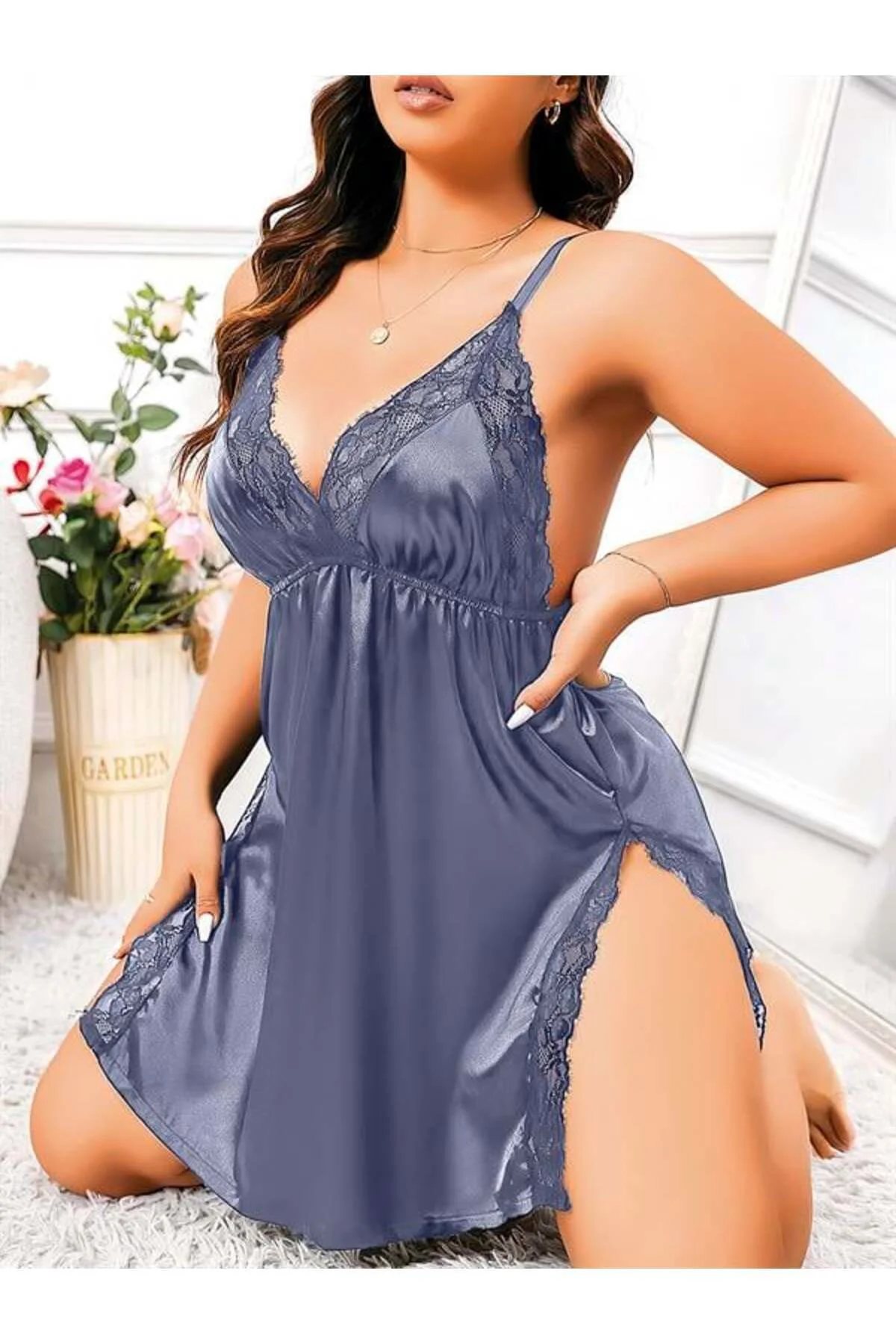 Closet Büyük Beden Lacivert Dantel İşlemeli İnce Askılı Saten Gecelik Closet Büyük Beden Lacivert Dantel İşlemeli İnce Askılı Saten Gecelik