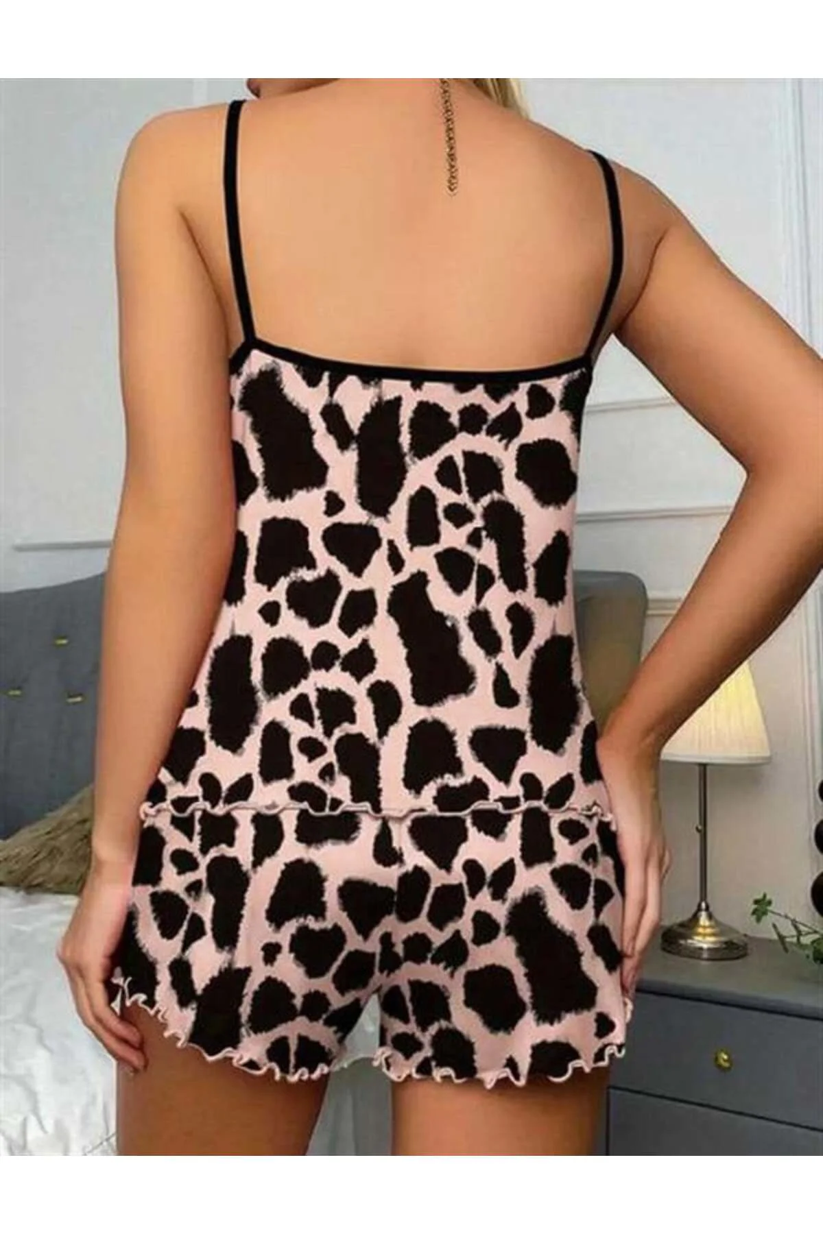 Closet Leopar Desenli Askılı Şortlu Pijama Takımı Closet Leopar Desenli Askılı Şortlu Pijama Takımı